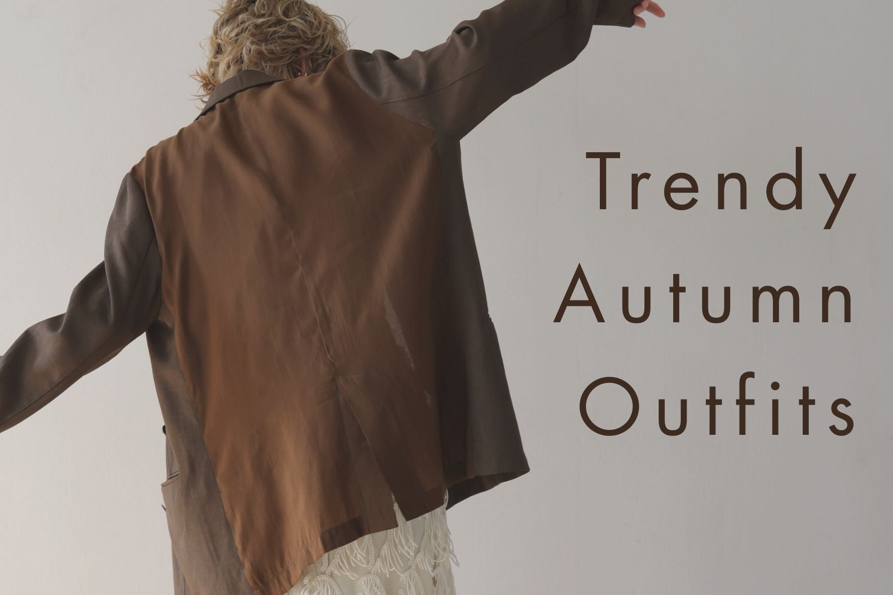 夏服をそのまま秋仕様に<br>羽織りでつくるトレンド秋コーデ