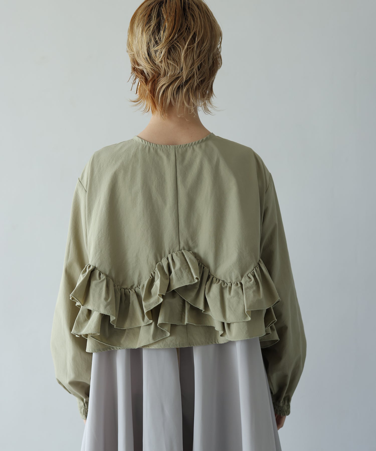 カーキ model:H160