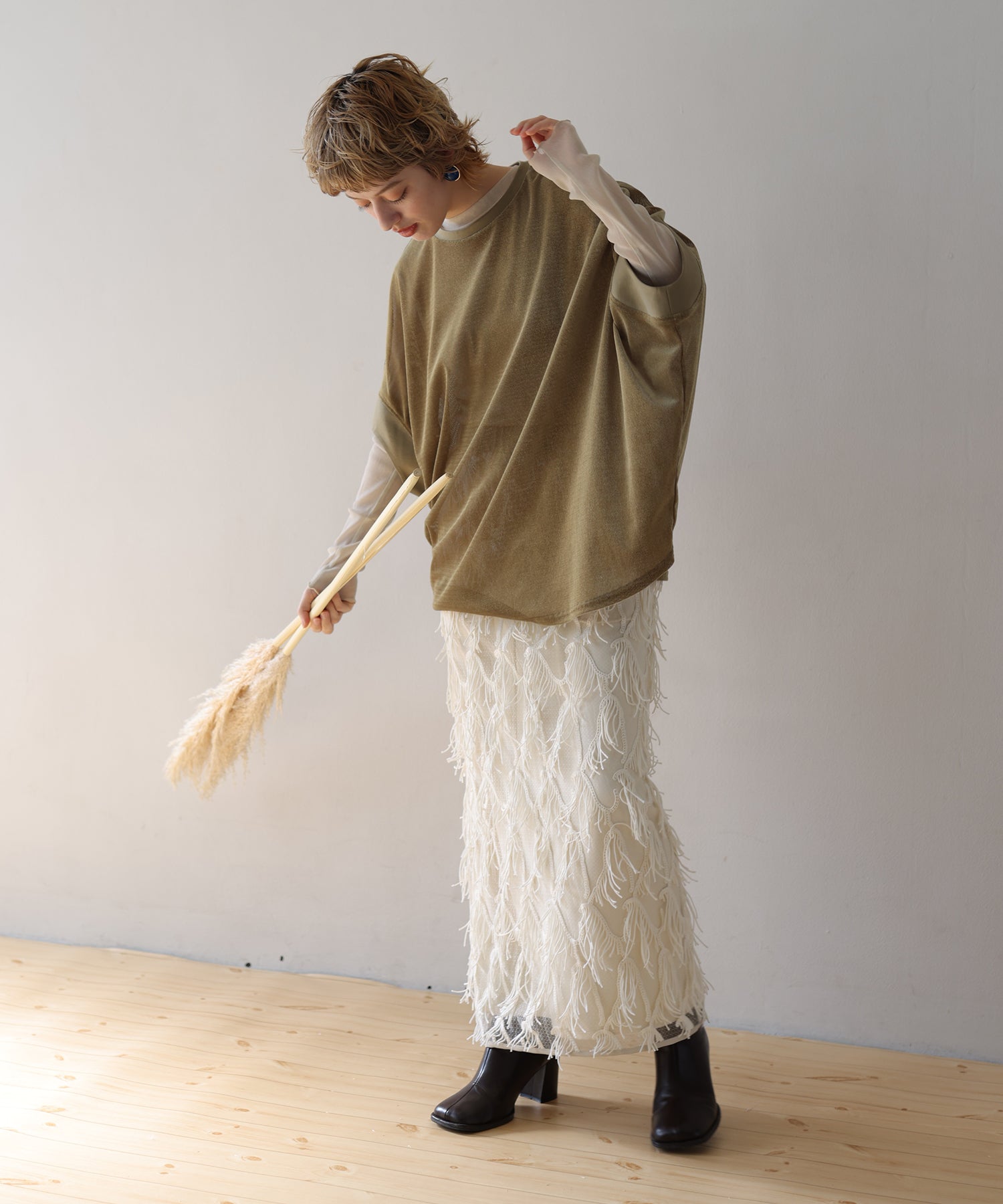 カーキ model:H160