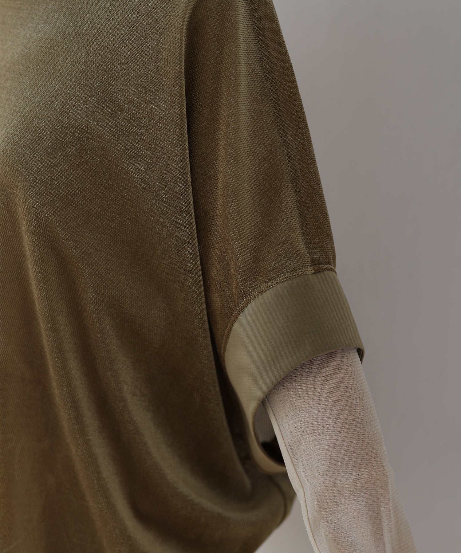 カーキ model:H160