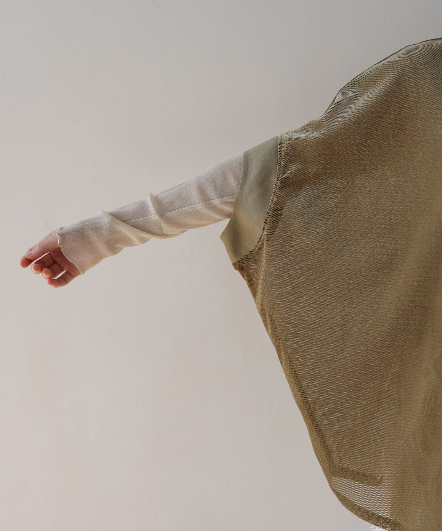 カーキ model:H160