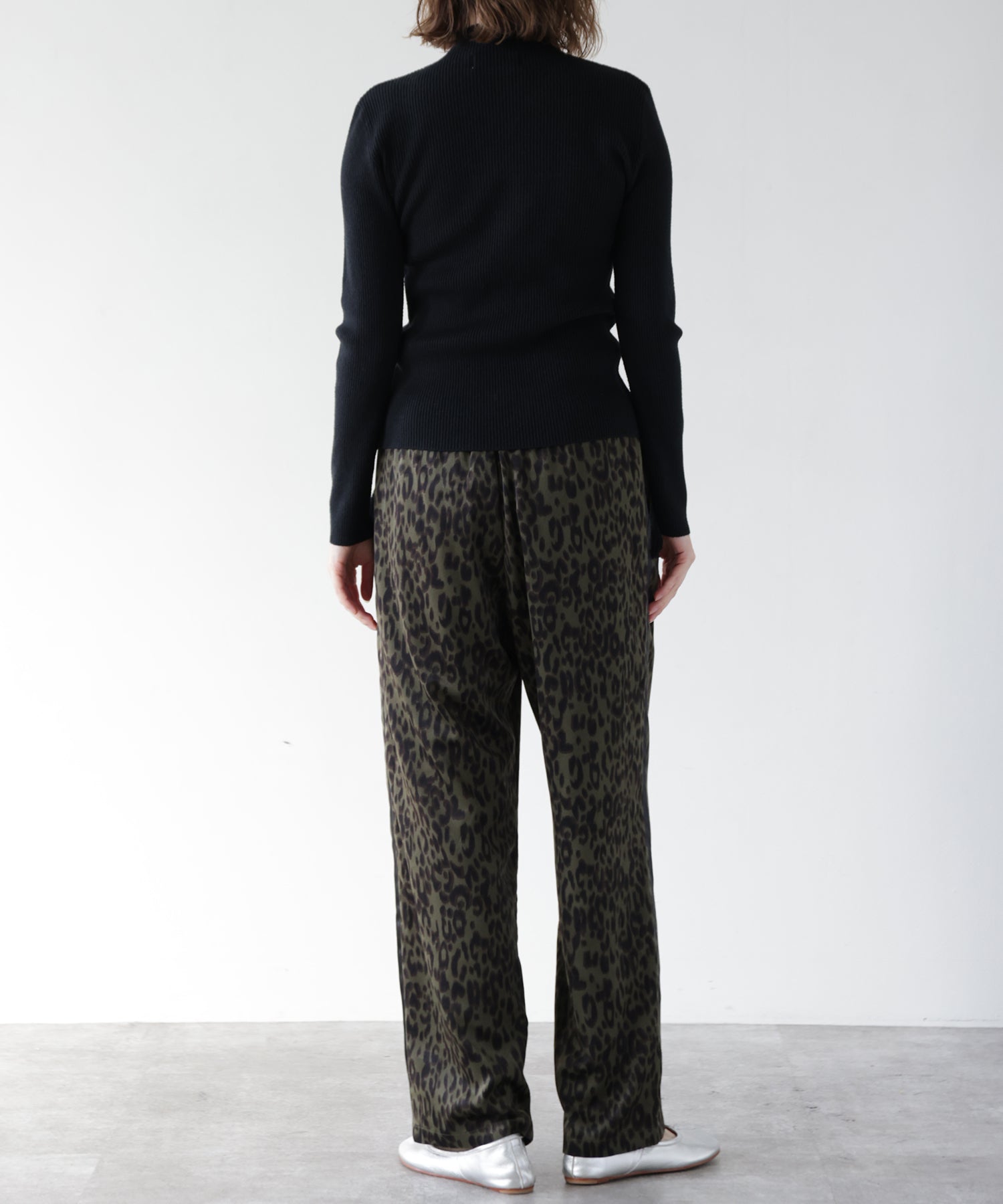 カーキ model:H167