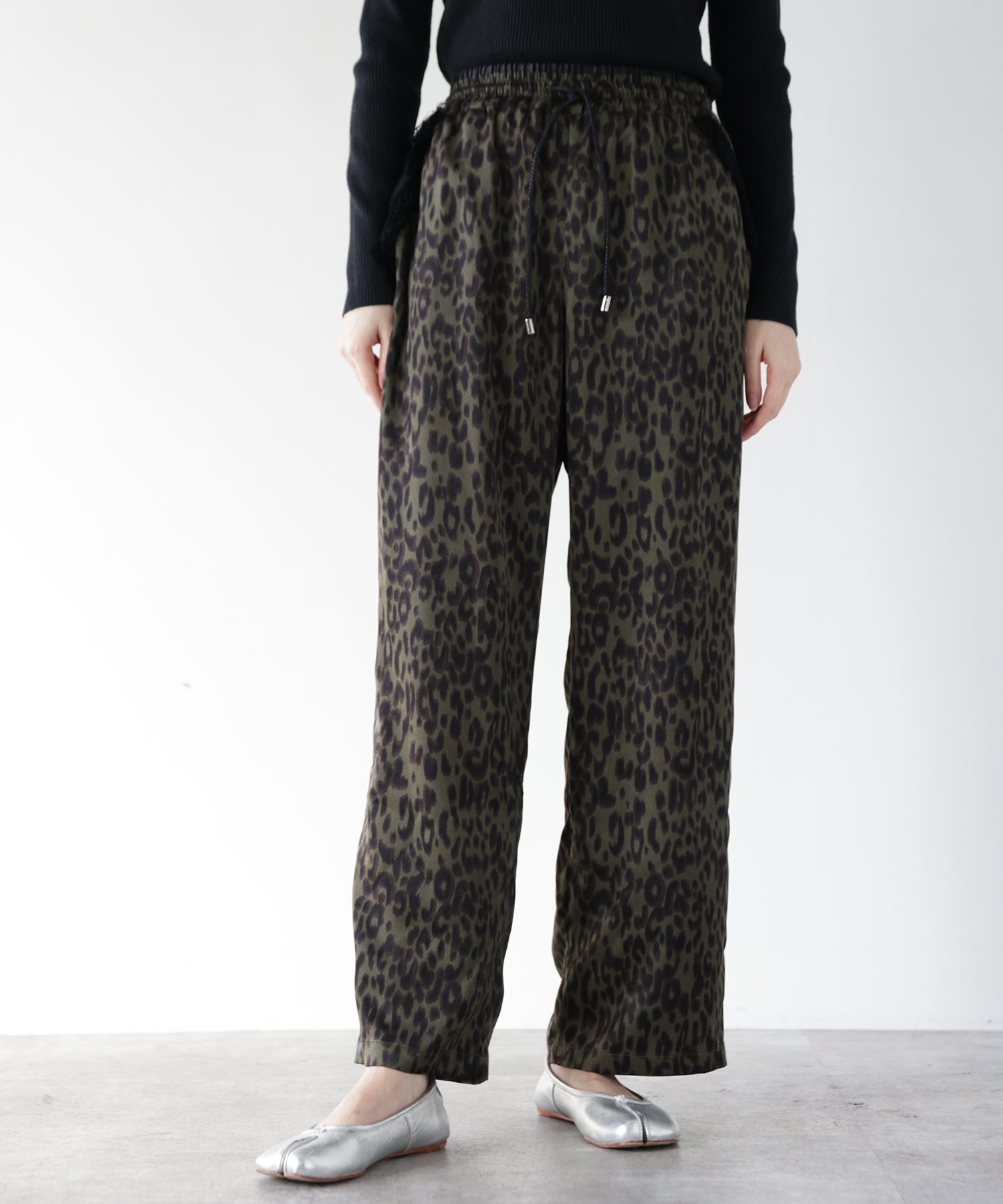 カーキ model:H167