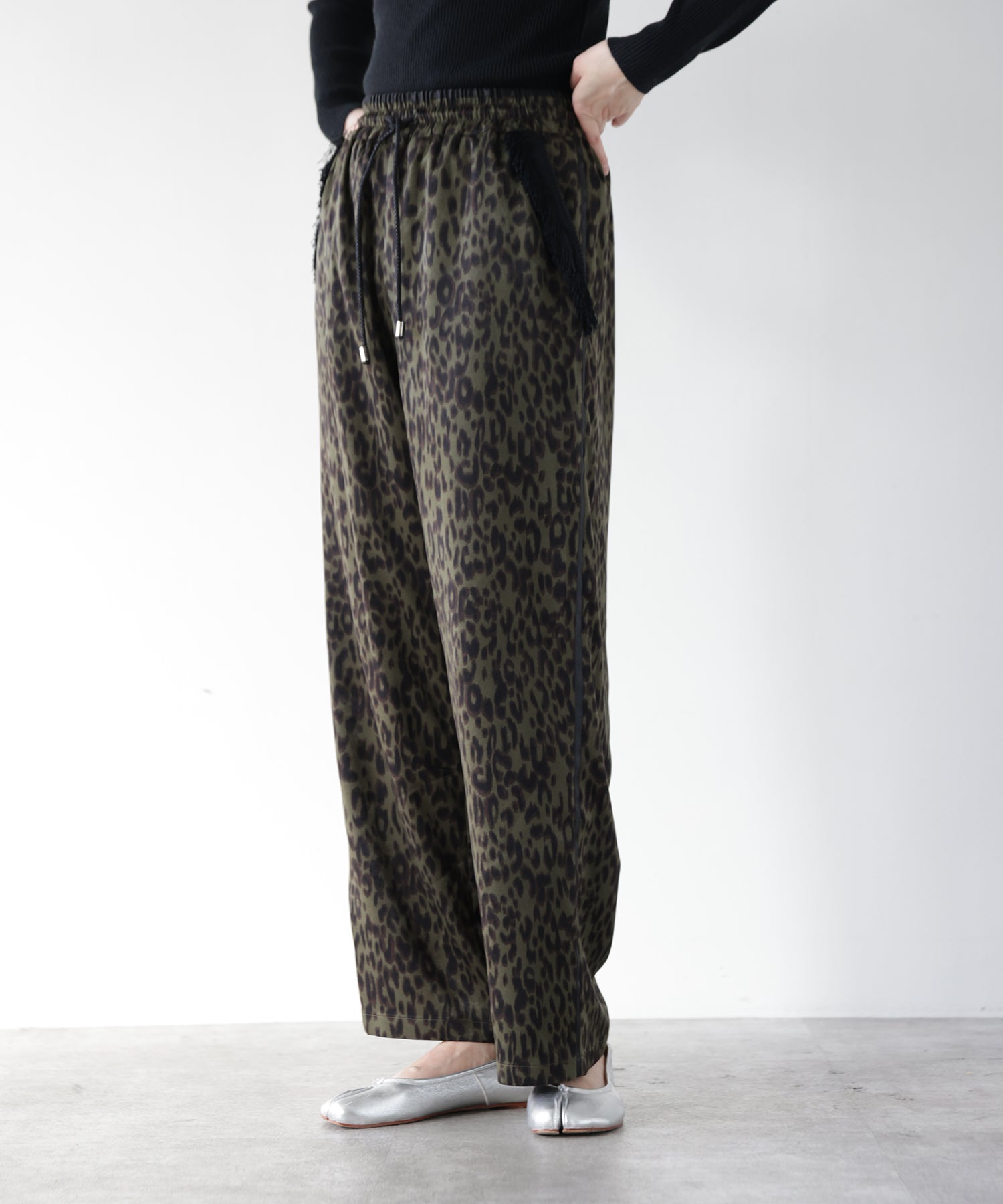 カーキ model:H167