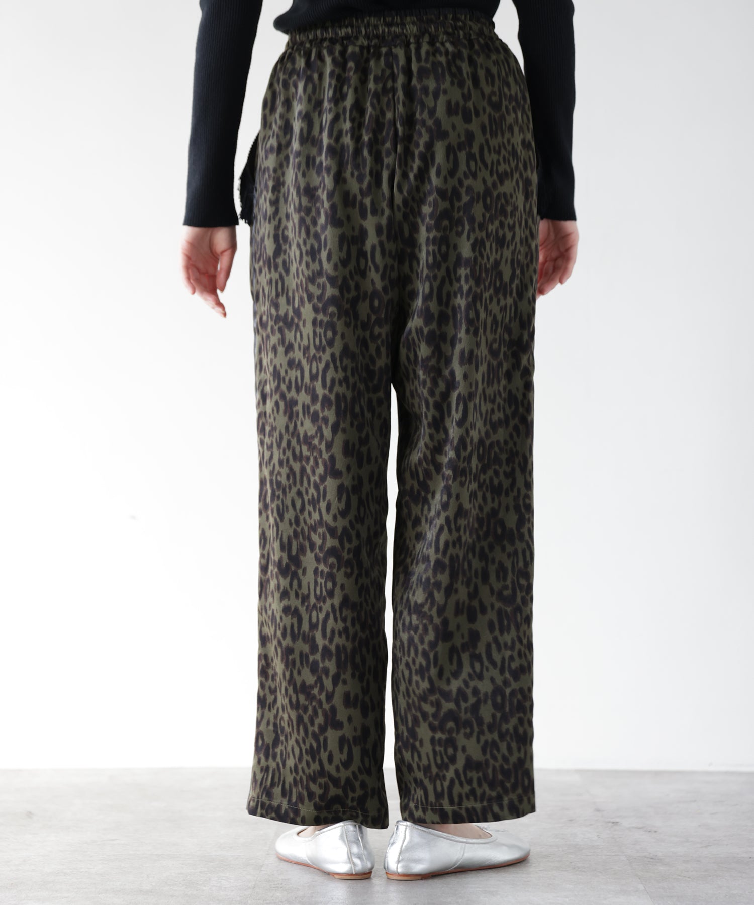 カーキ model:H167