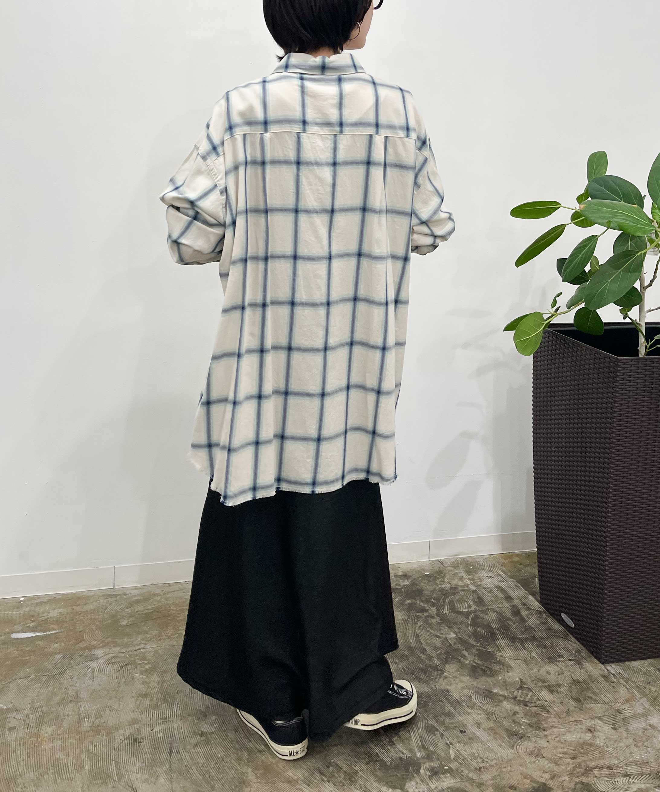 オフホワイト staff:H161