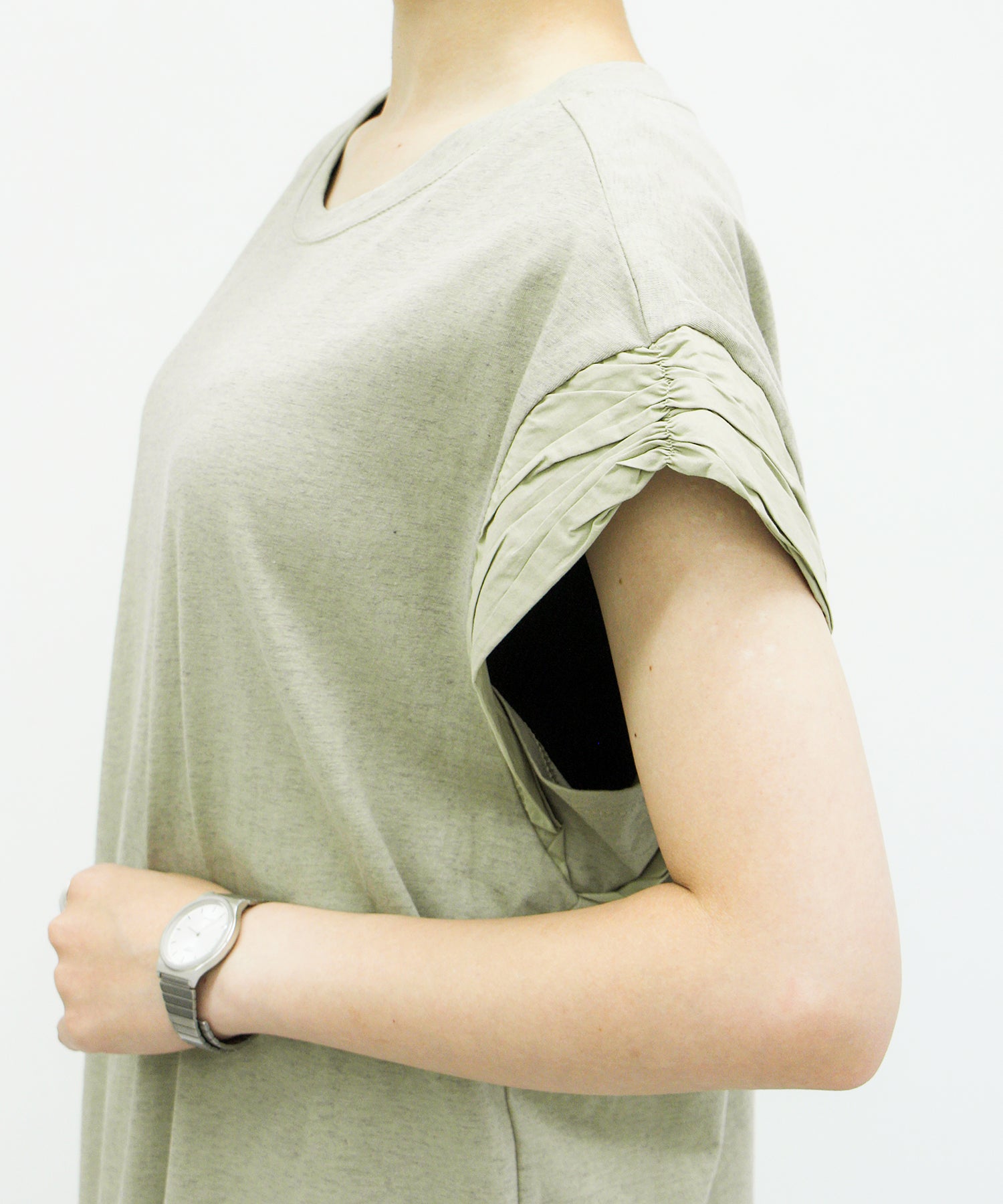 カーキ staff:H161