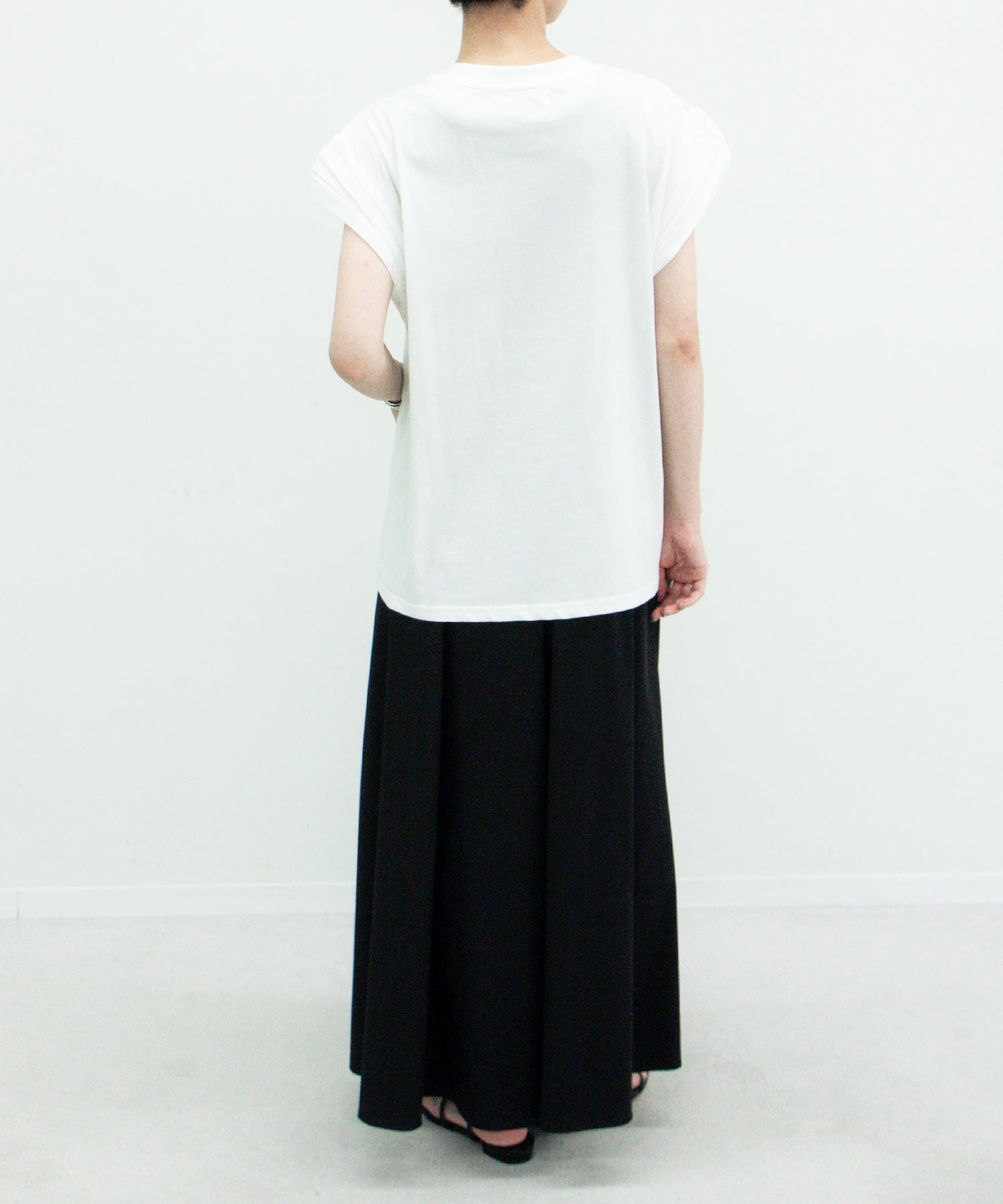 オフホワイト staff:H161