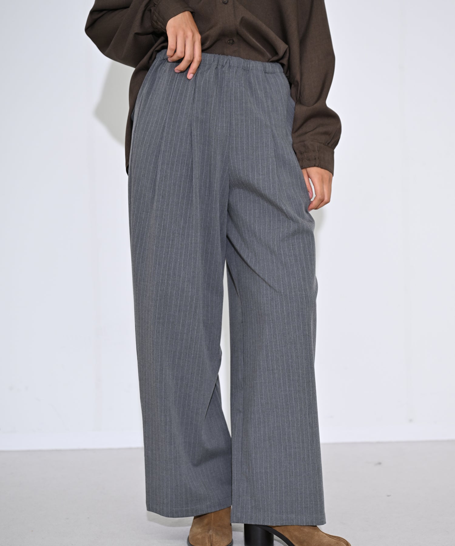 ENFOLD DIAMOND-TUCK PANTS ストライプ パンツ Pinstripe Relaxed Wide Tuck Pants