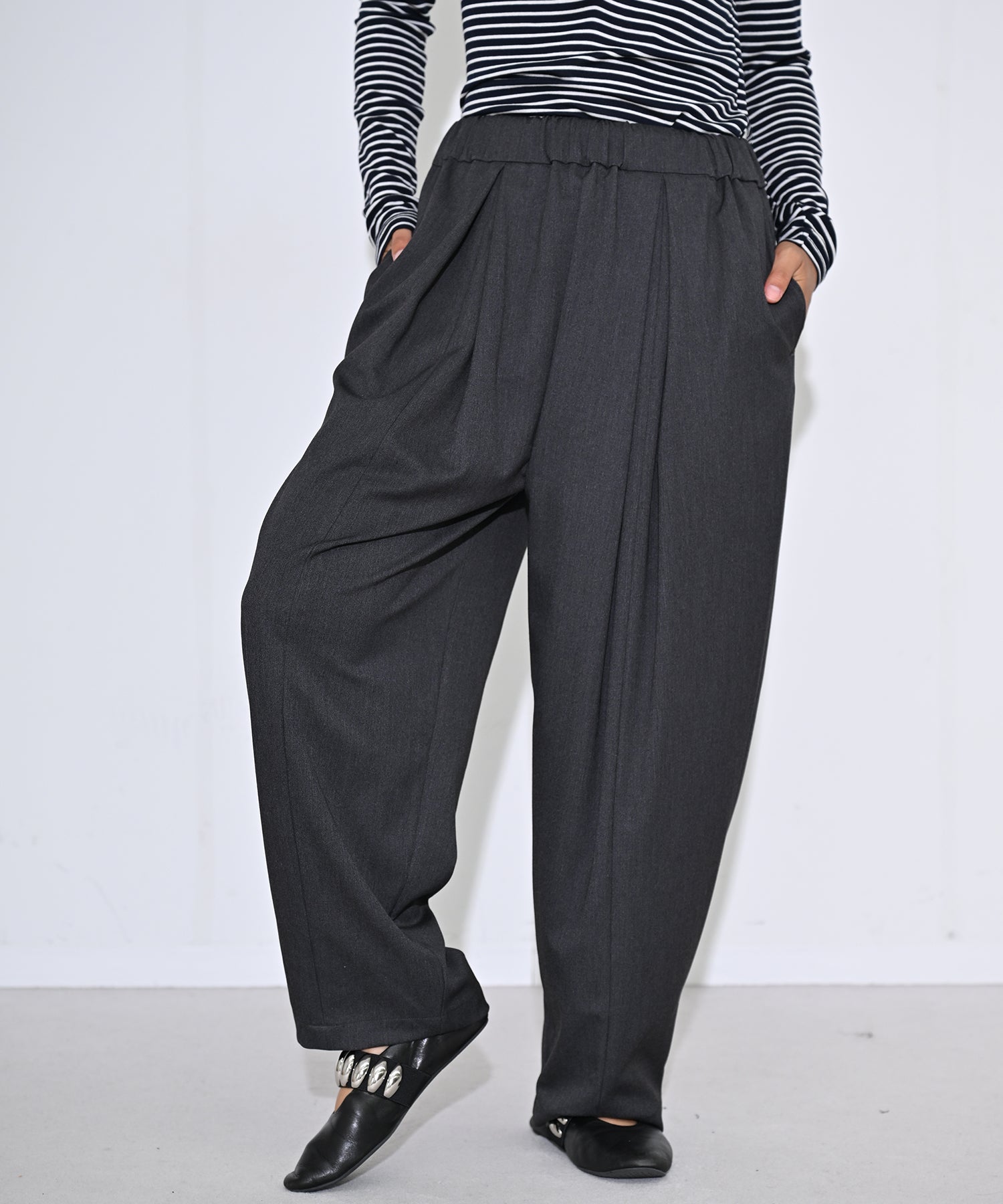 Front Tuck Relax Wide Pants