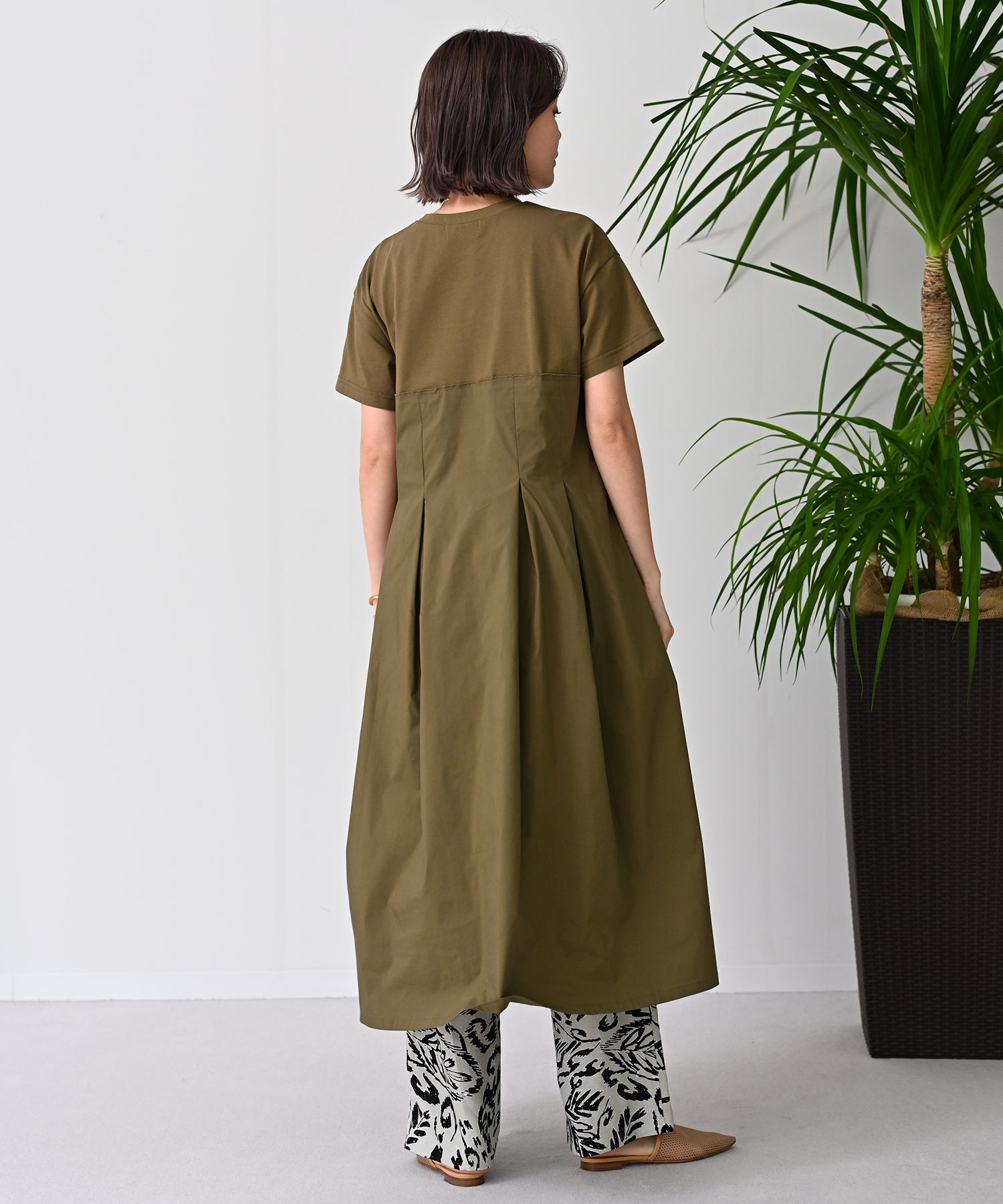 タックフレアワンピースドレス