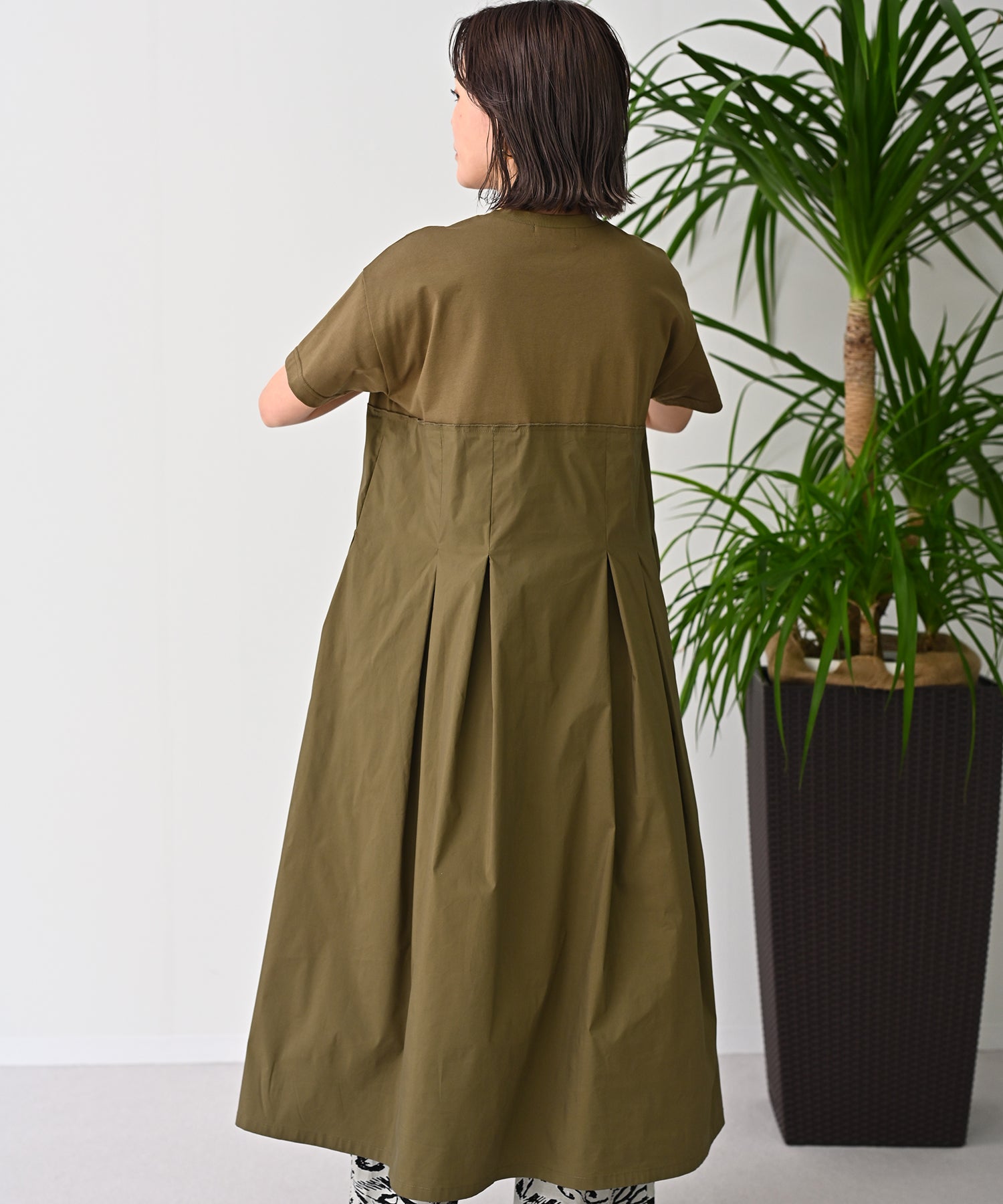タックフレアワンピースドレス