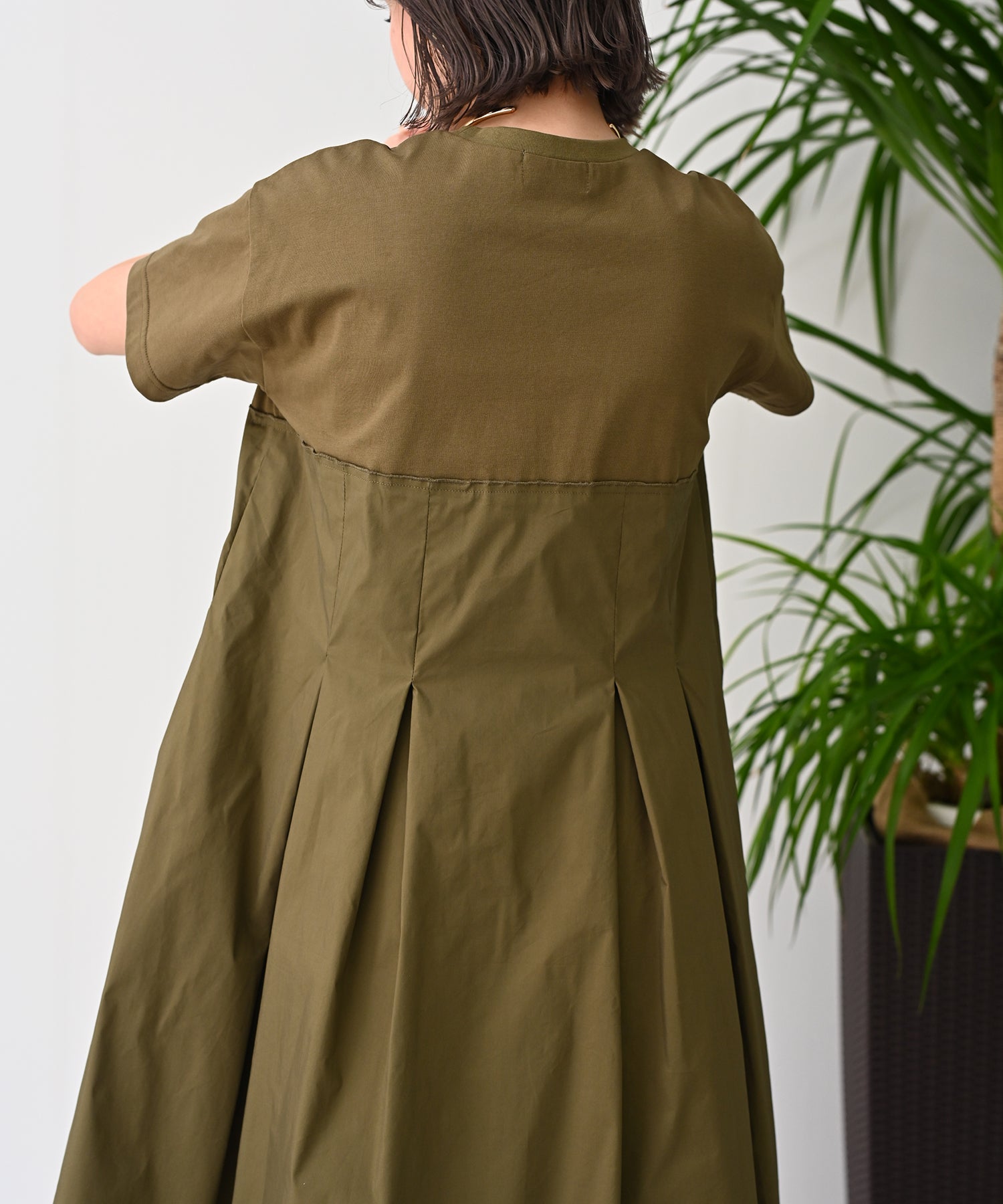 タックフレアワンピースドレス