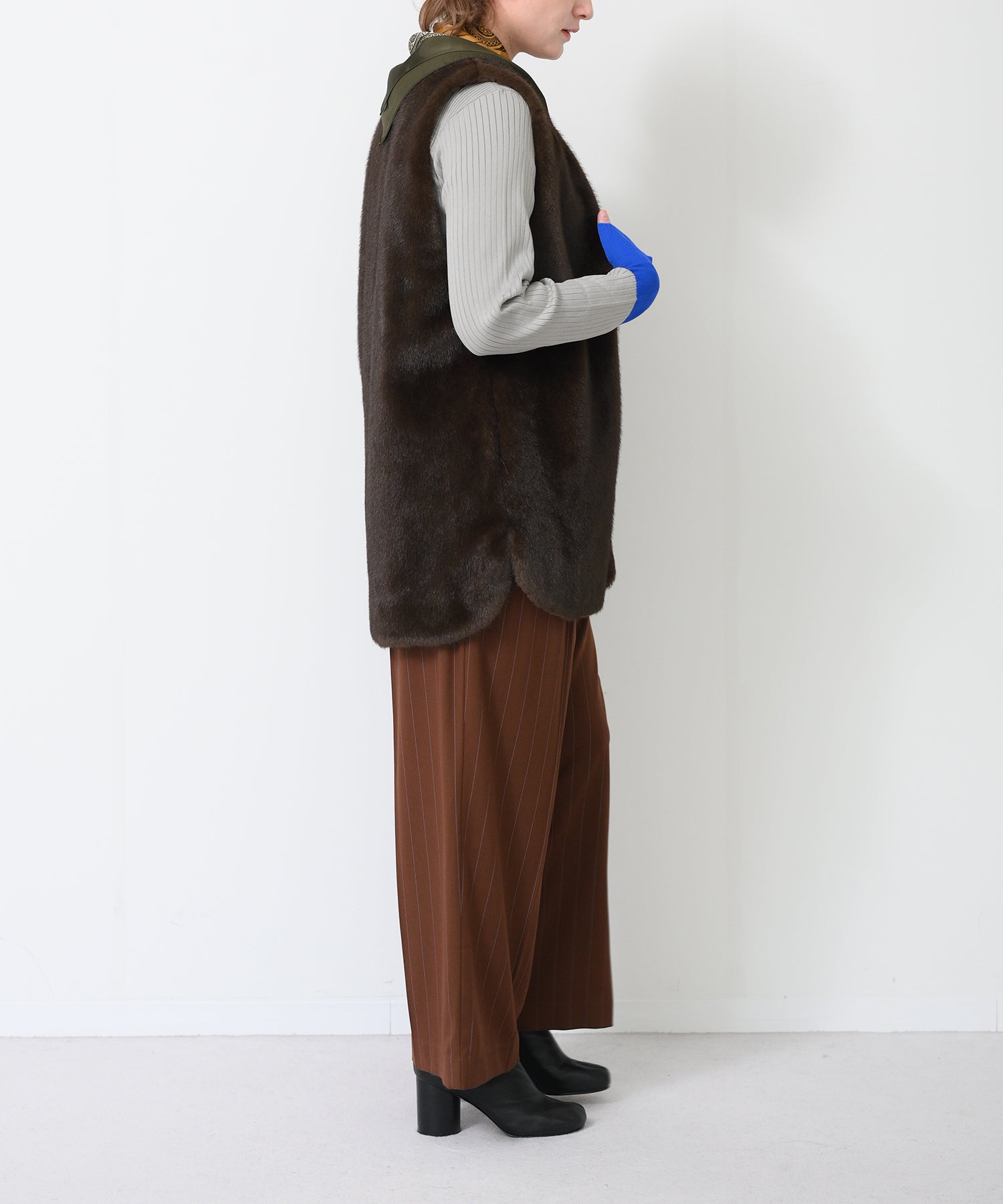 カーキ / ブラック×ブラウン共通ファーベスト model:H163