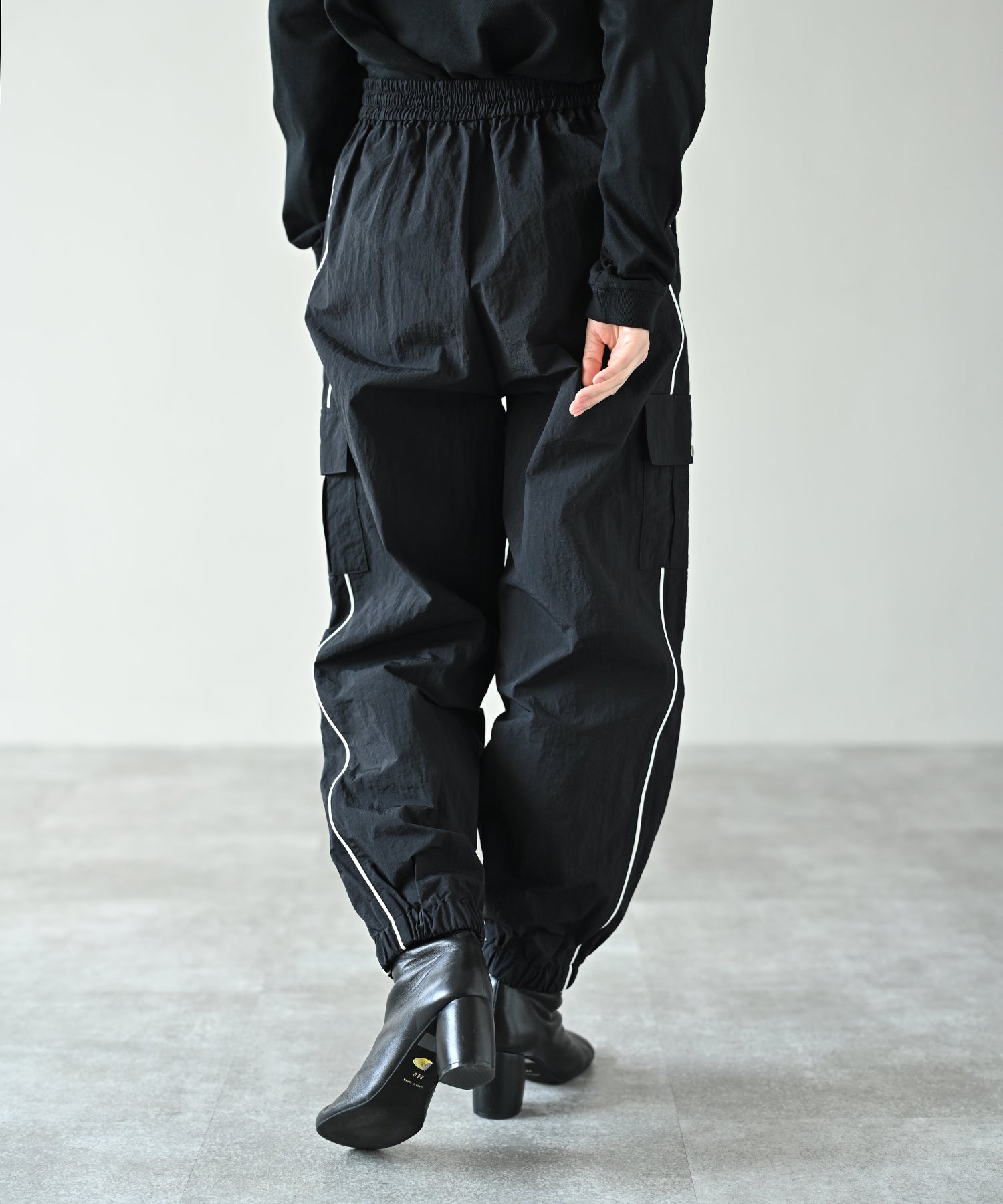 ブラック model:H162