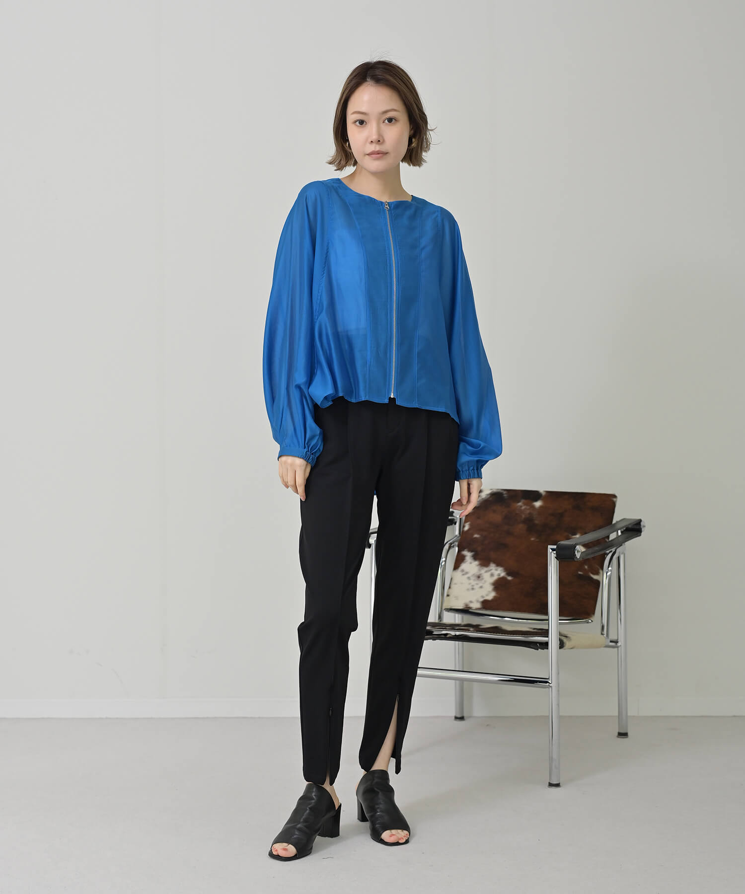 BLUE model:H167 着用サイズ:FREE