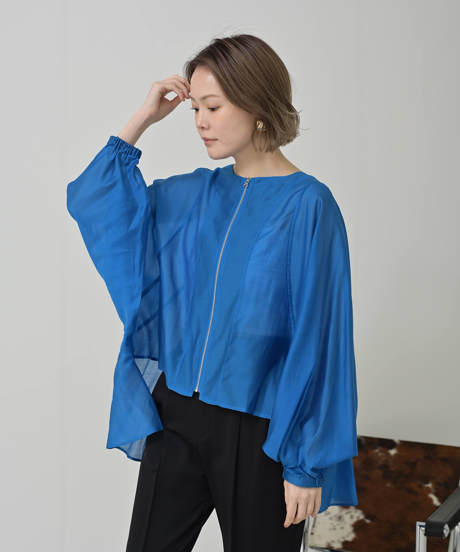 BLUE model:H167 着用サイズ:FREE
