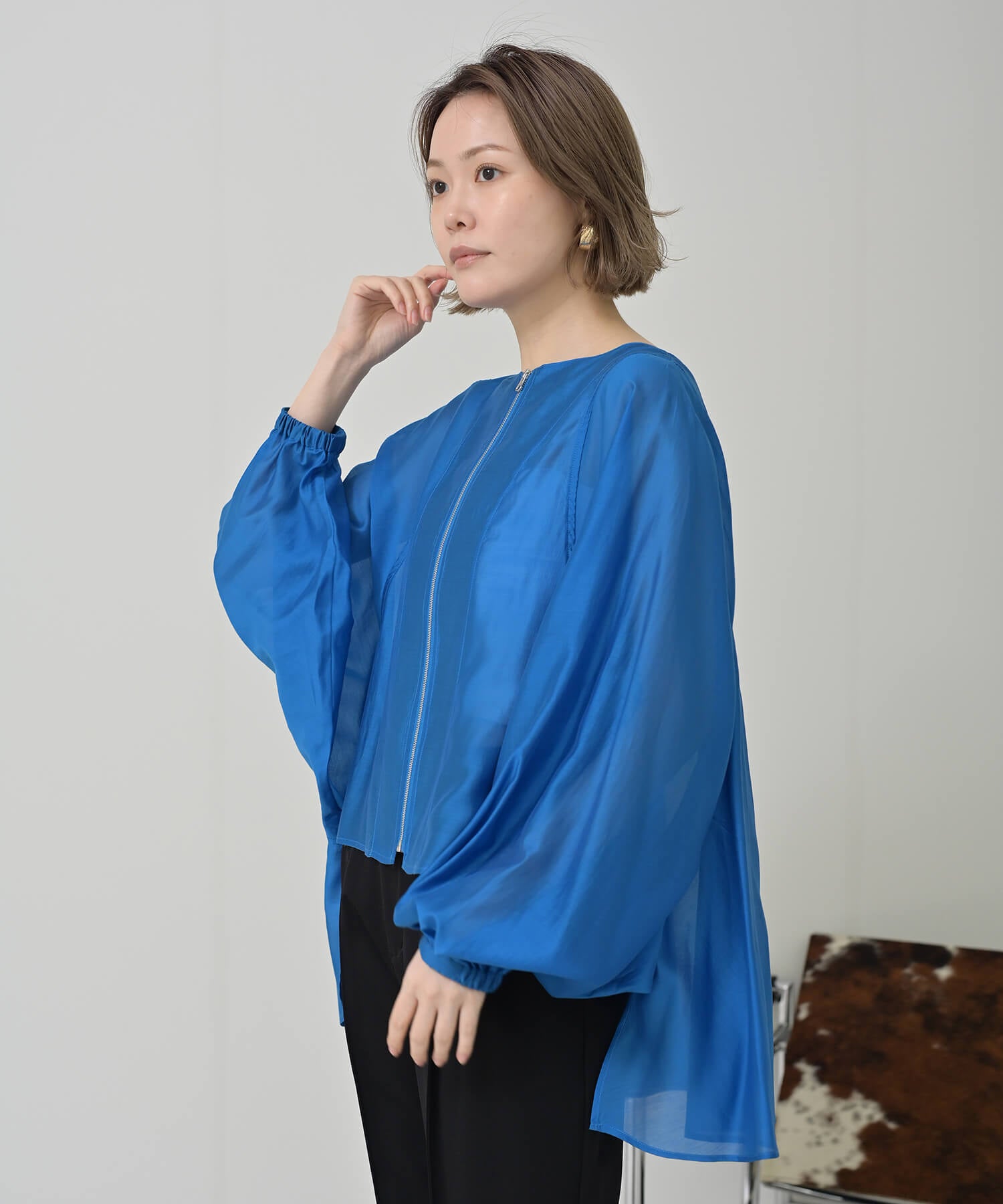BLUE model:H167 着用サイズ:FREE