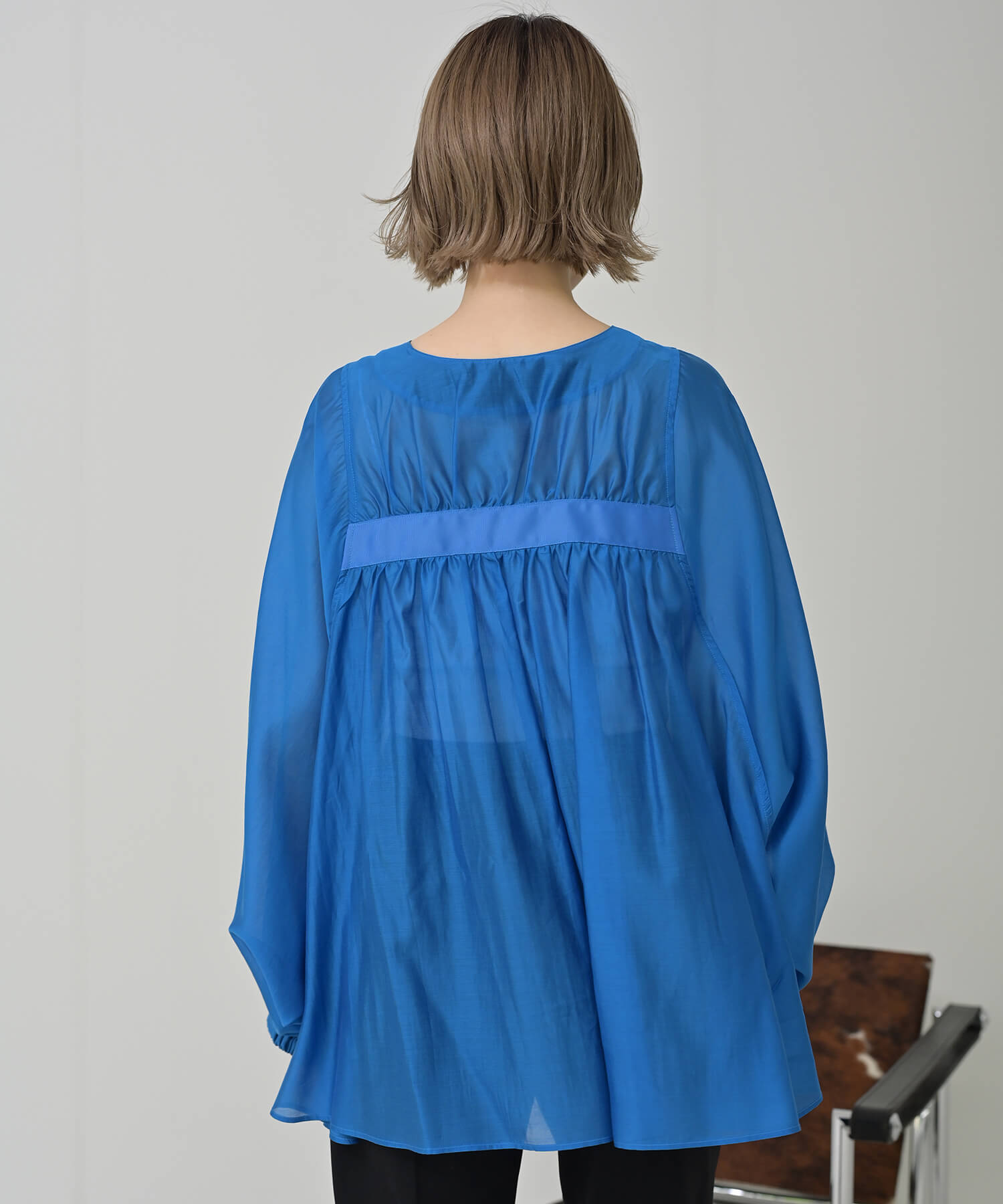 BLUE model:H167 着用サイズ:FREE