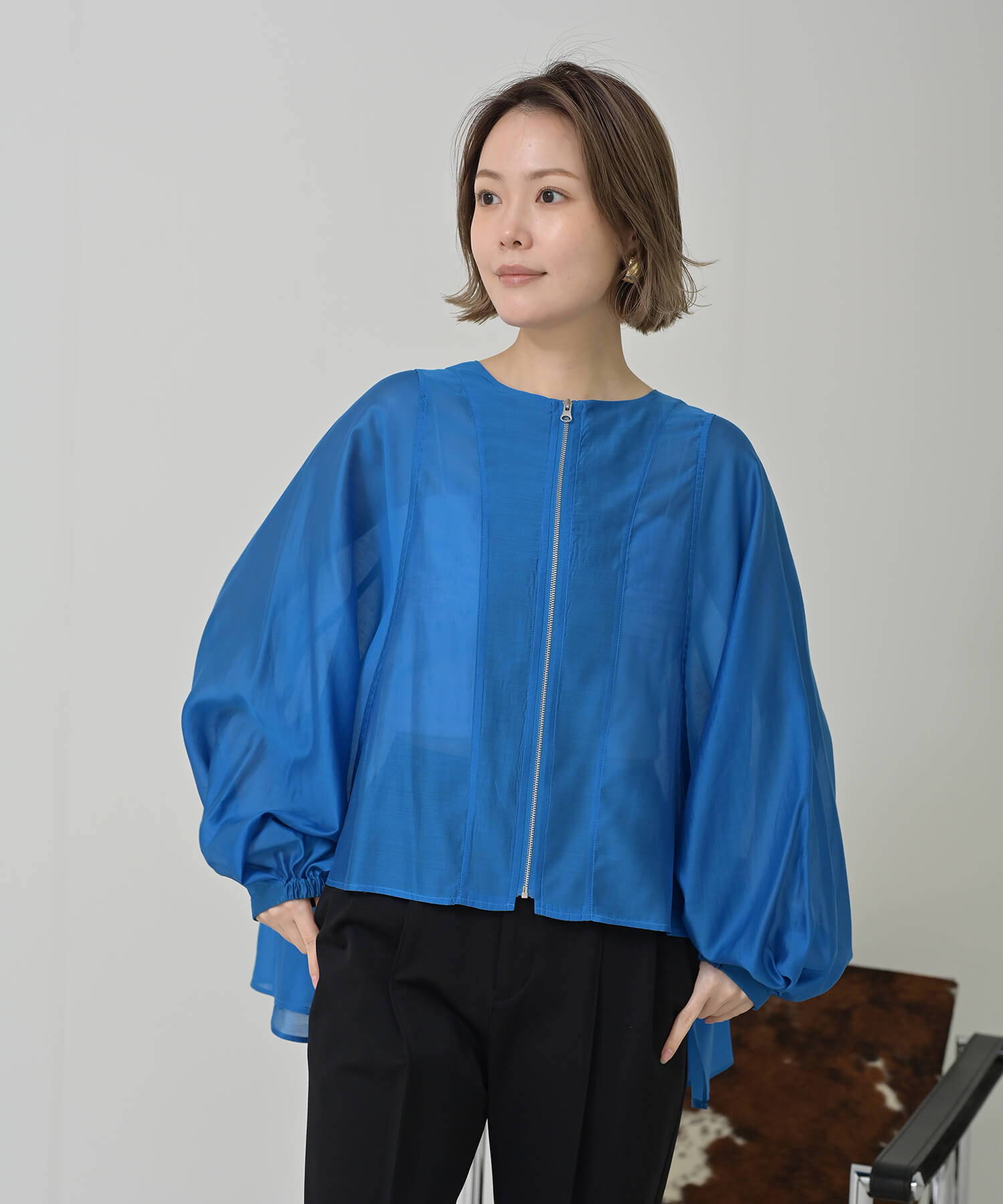 BLUE model:H167 着用サイズ:FREE