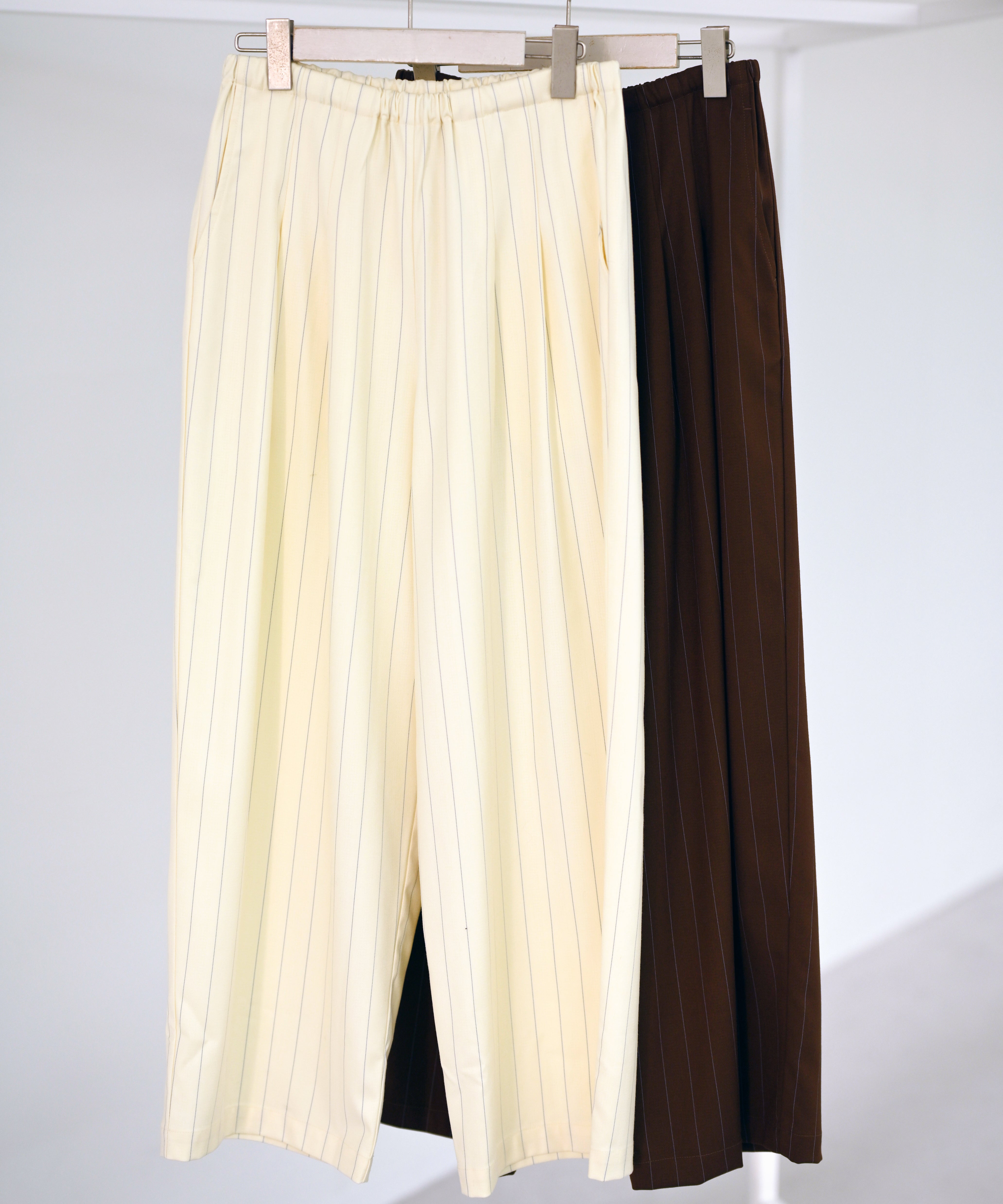 オフホワイト ブラウン