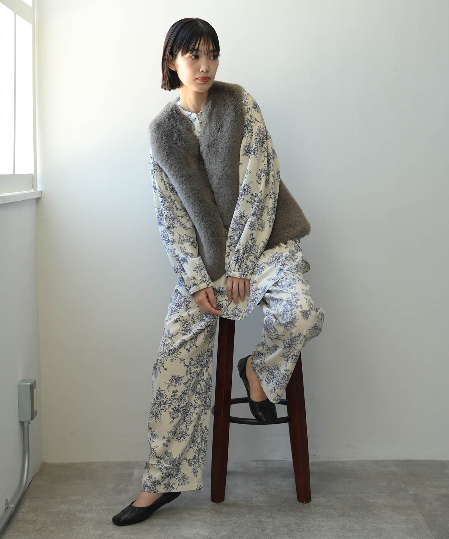 【Timesale】花柄サイドパイピングラインストレートパンツ