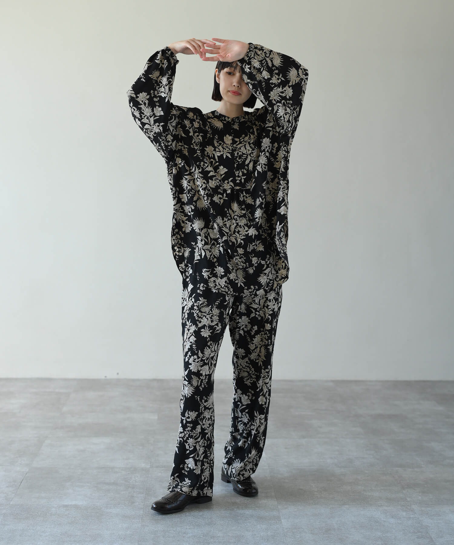 【Timesale】花柄サイドパイピングラインストレートパンツ