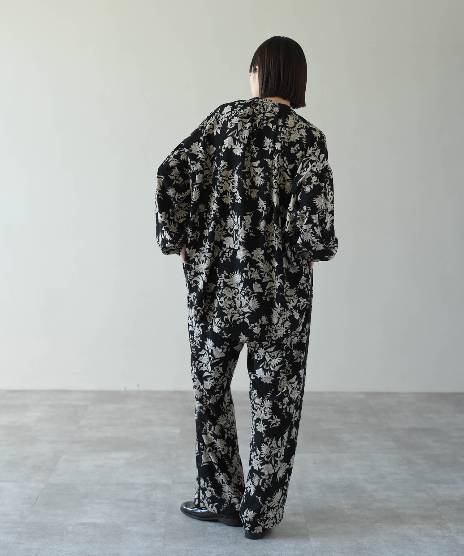 【Timesale】花柄サイドパイピングラインストレートパンツ
