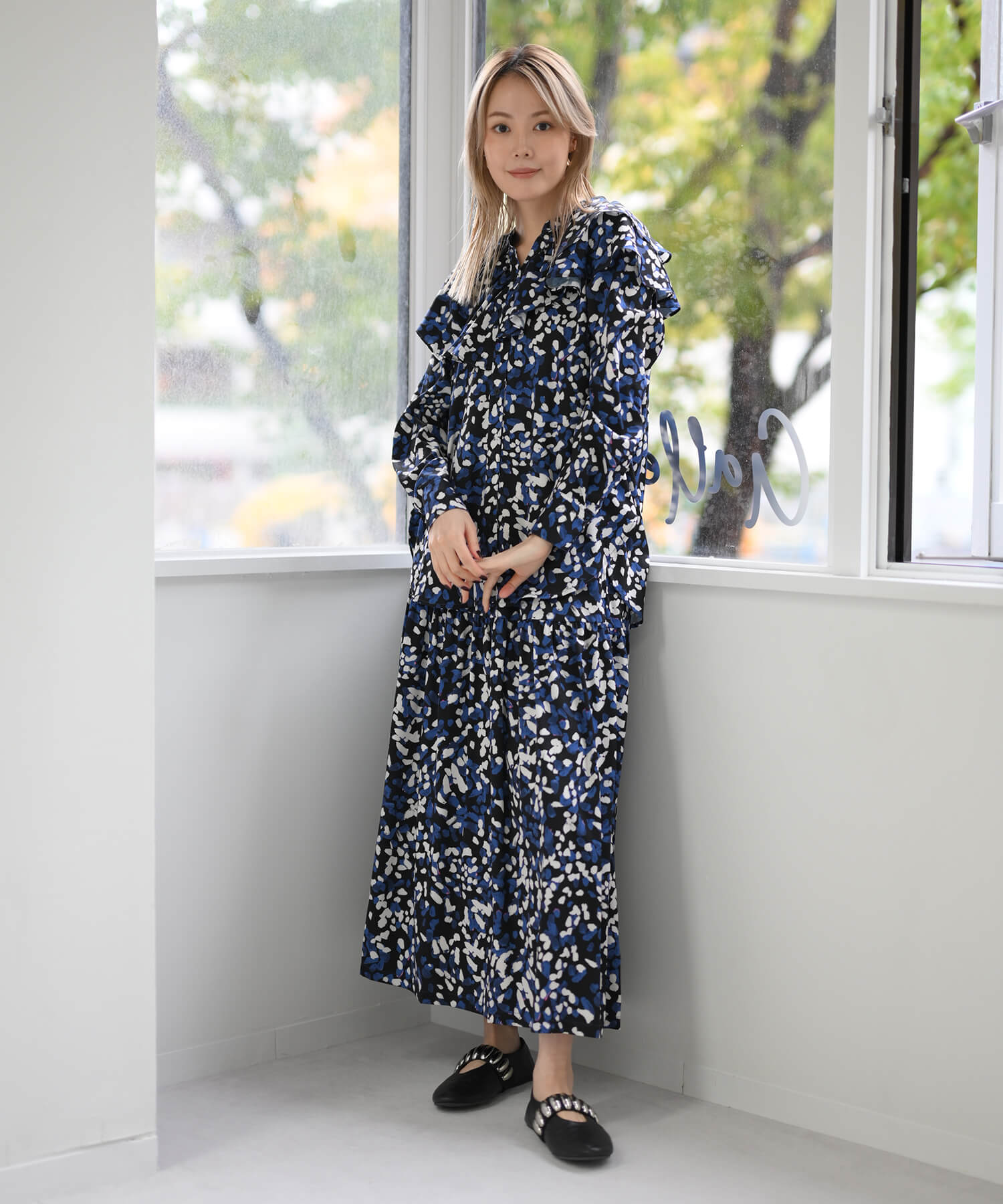 アシンメトリーフリルプリントブラウス