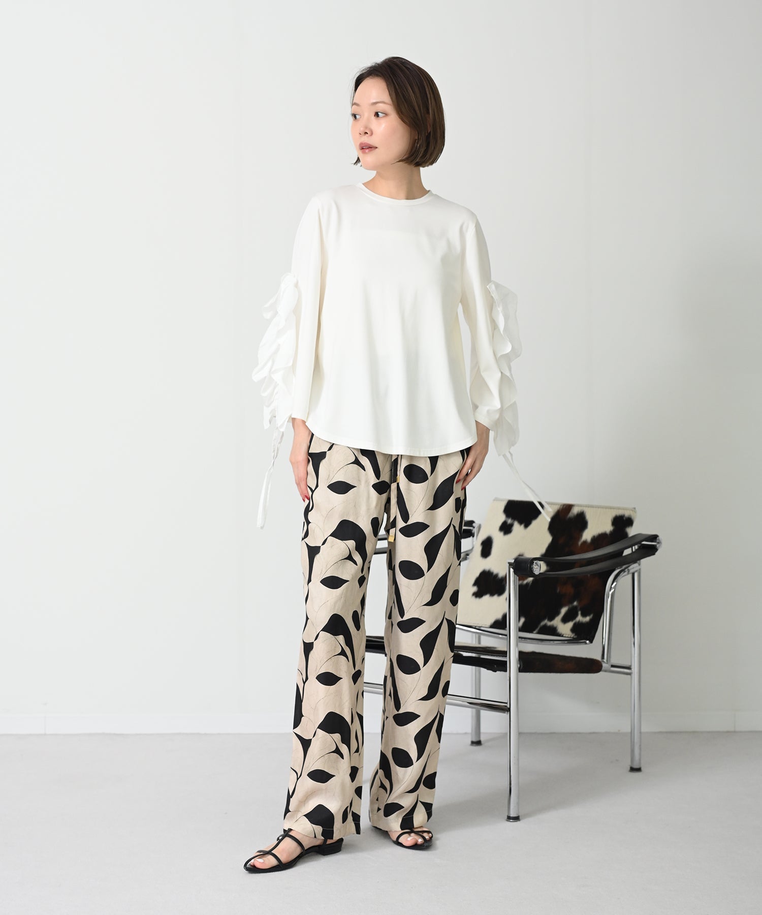 オフホワイト model :H167 ※袖伸ばした状態