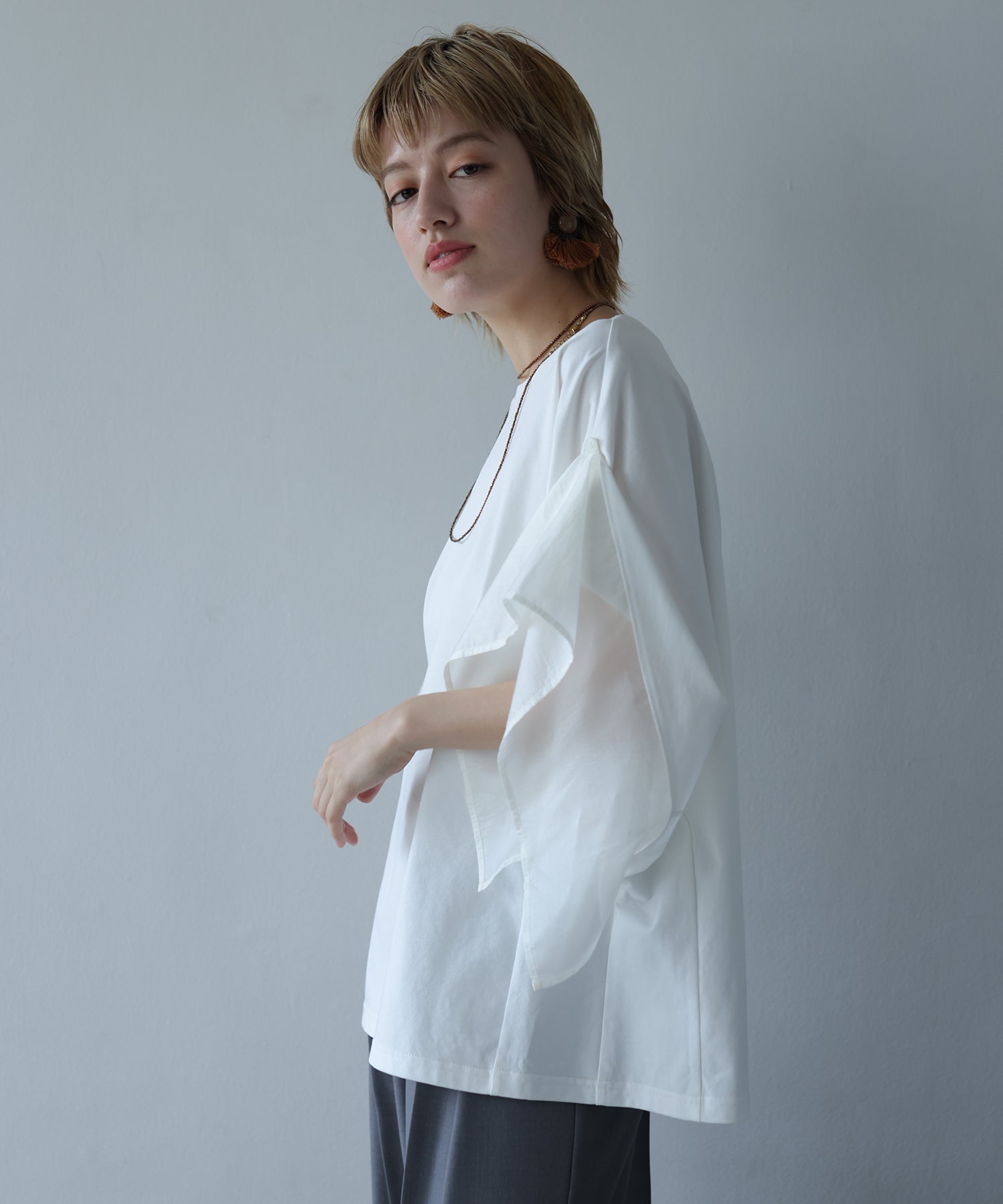 オフホワイト　model：H160