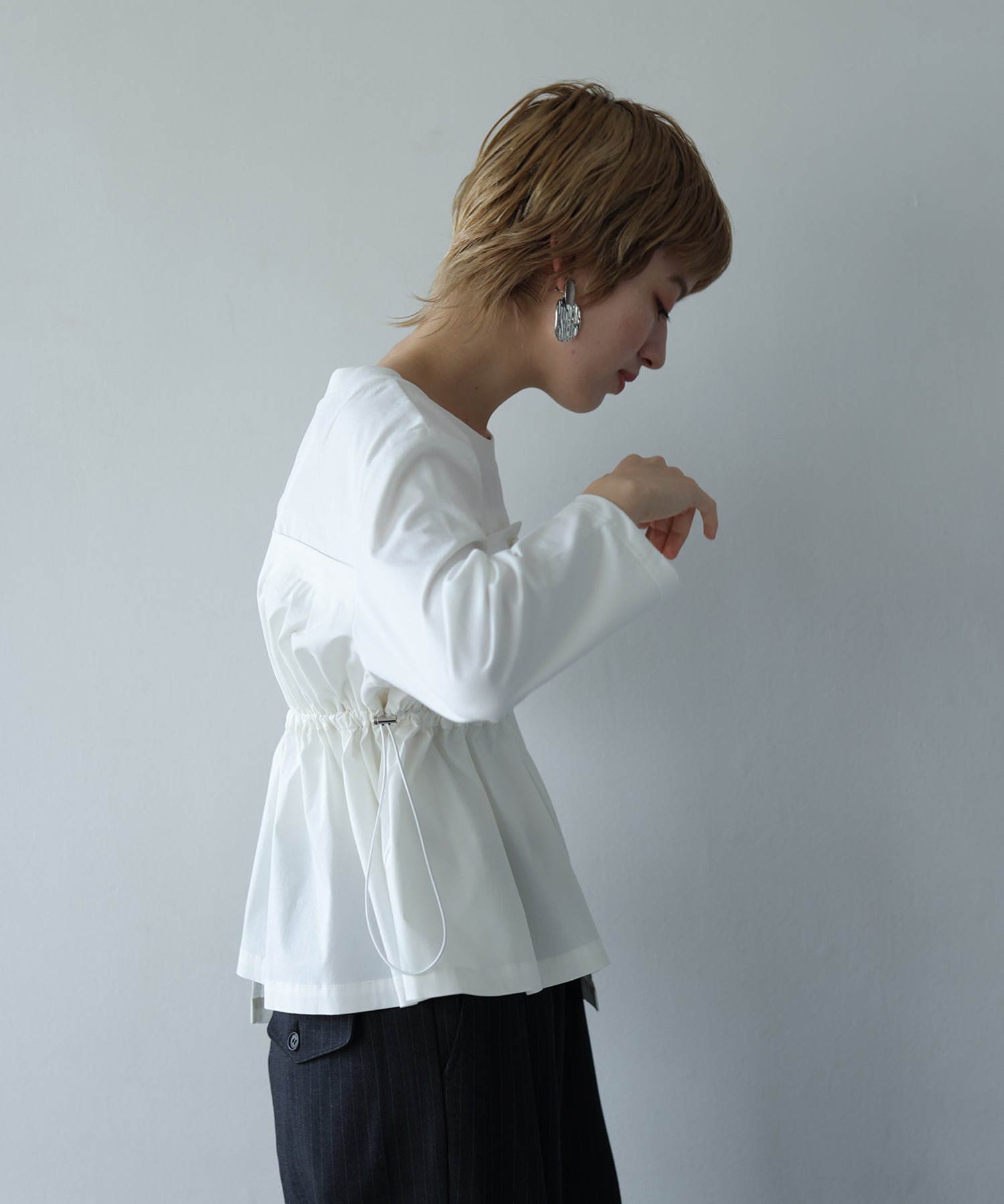 オフホワイト　model：H160