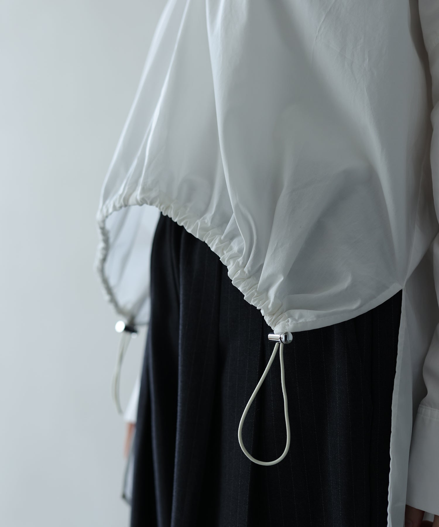 オフホワイト　model：H160