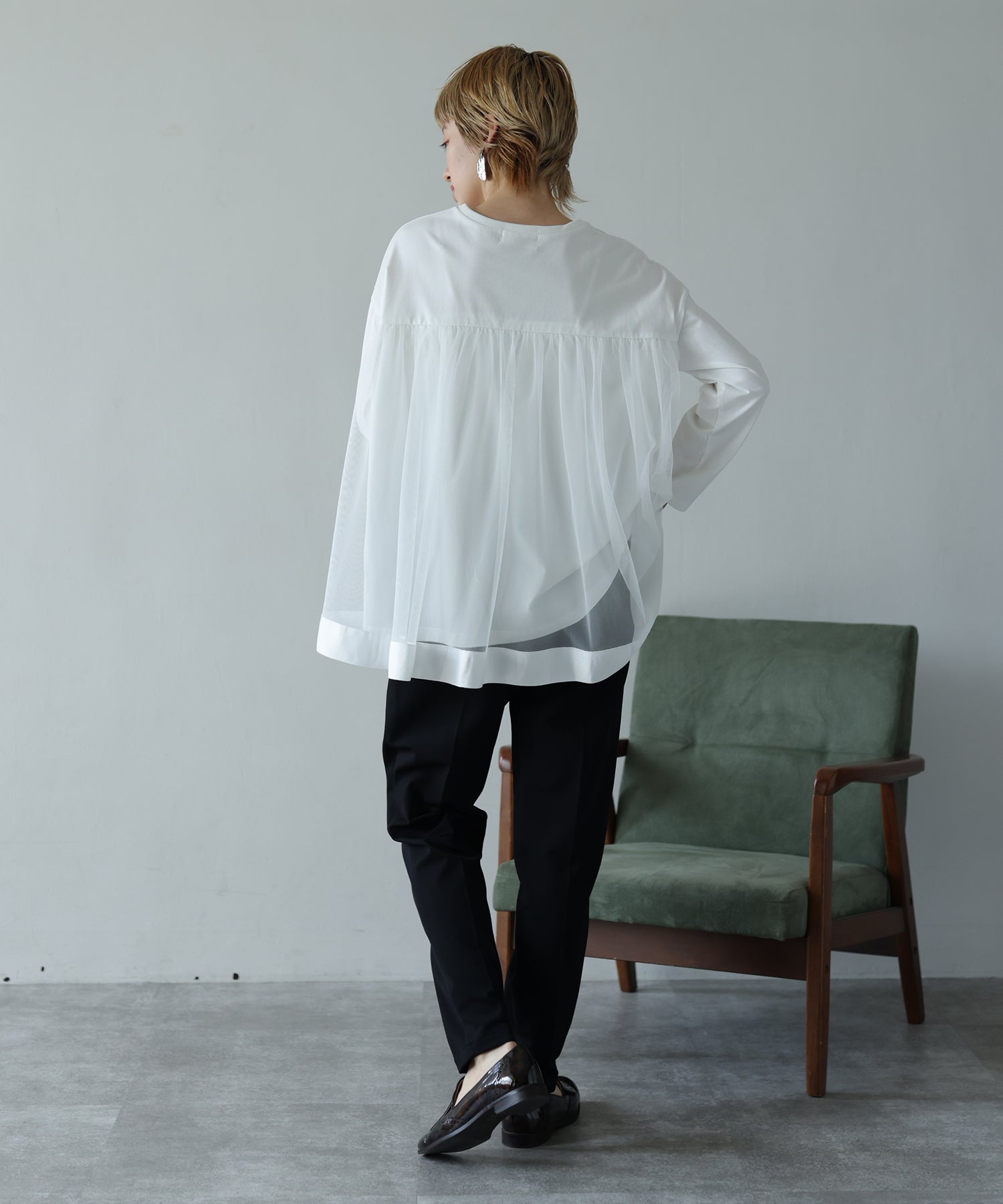 オフホワイト　model：H160