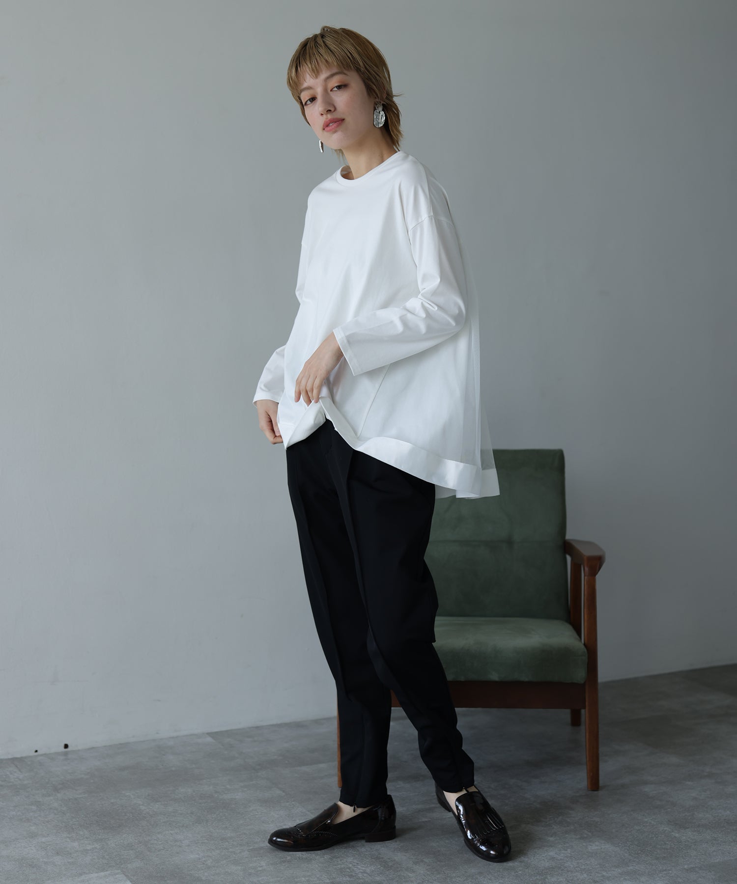 オフホワイト　model：H160