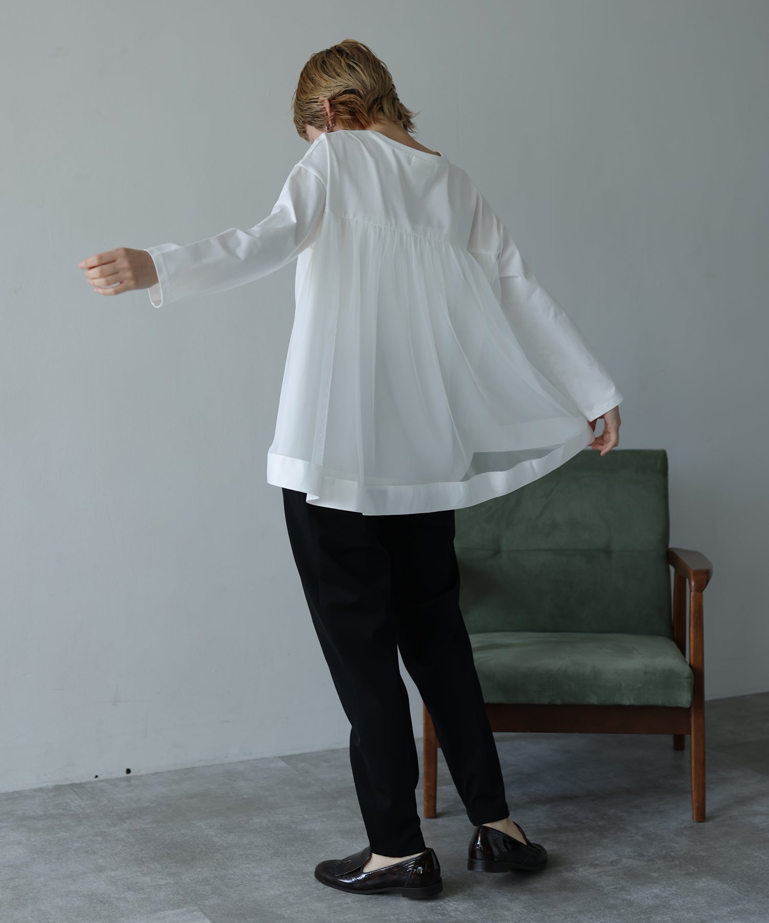 オフホワイト　model：H160