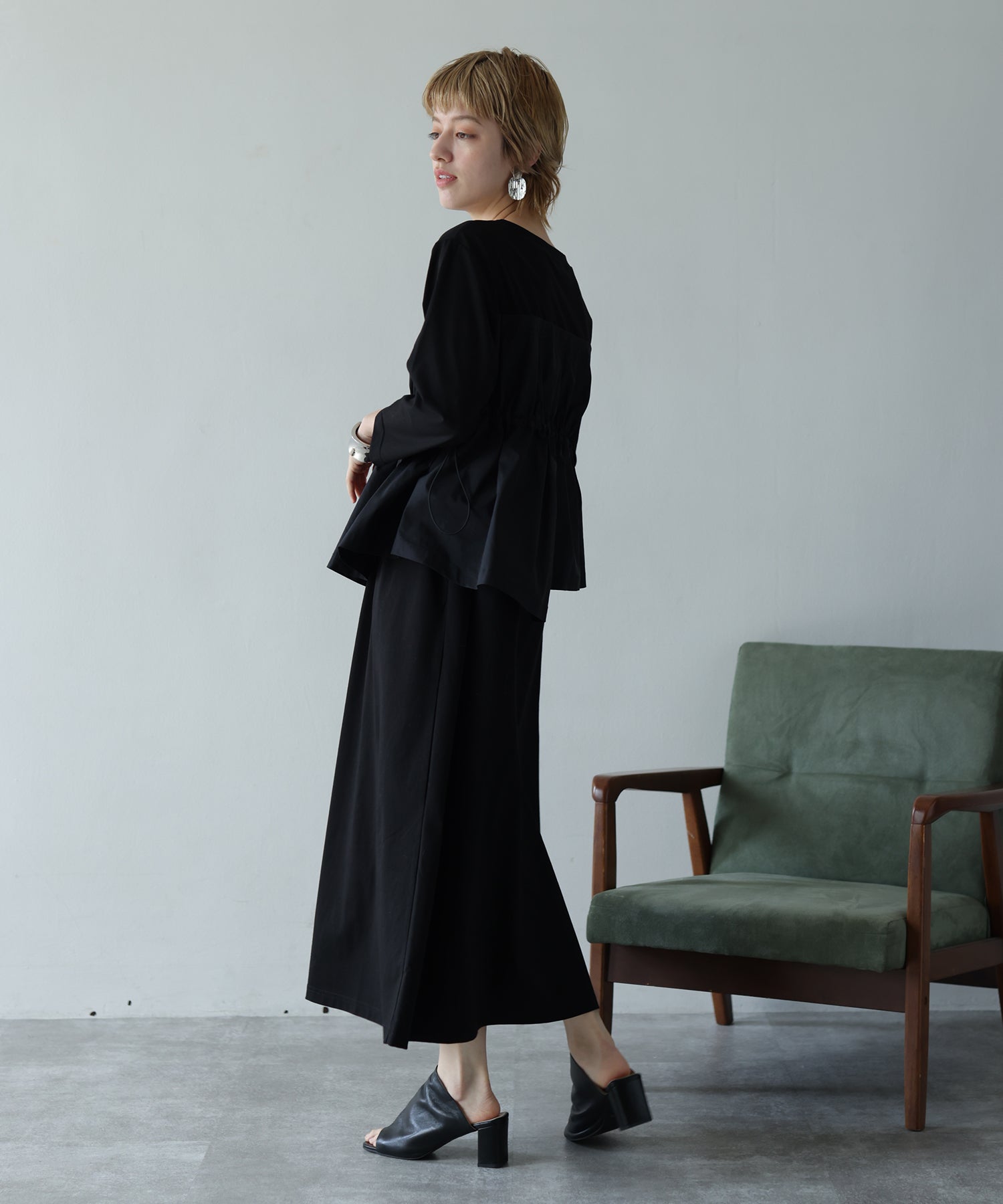 ブラック　model：H160