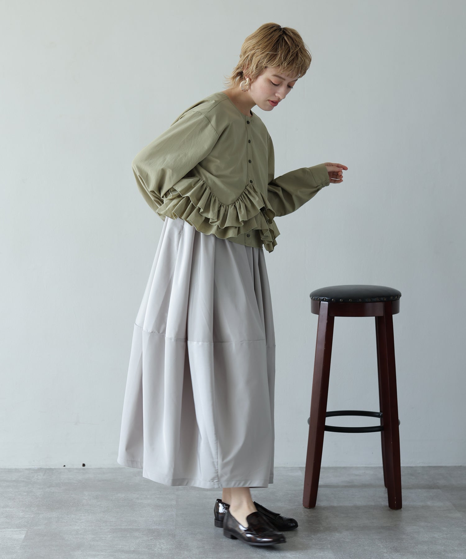 カーキ　model：H160