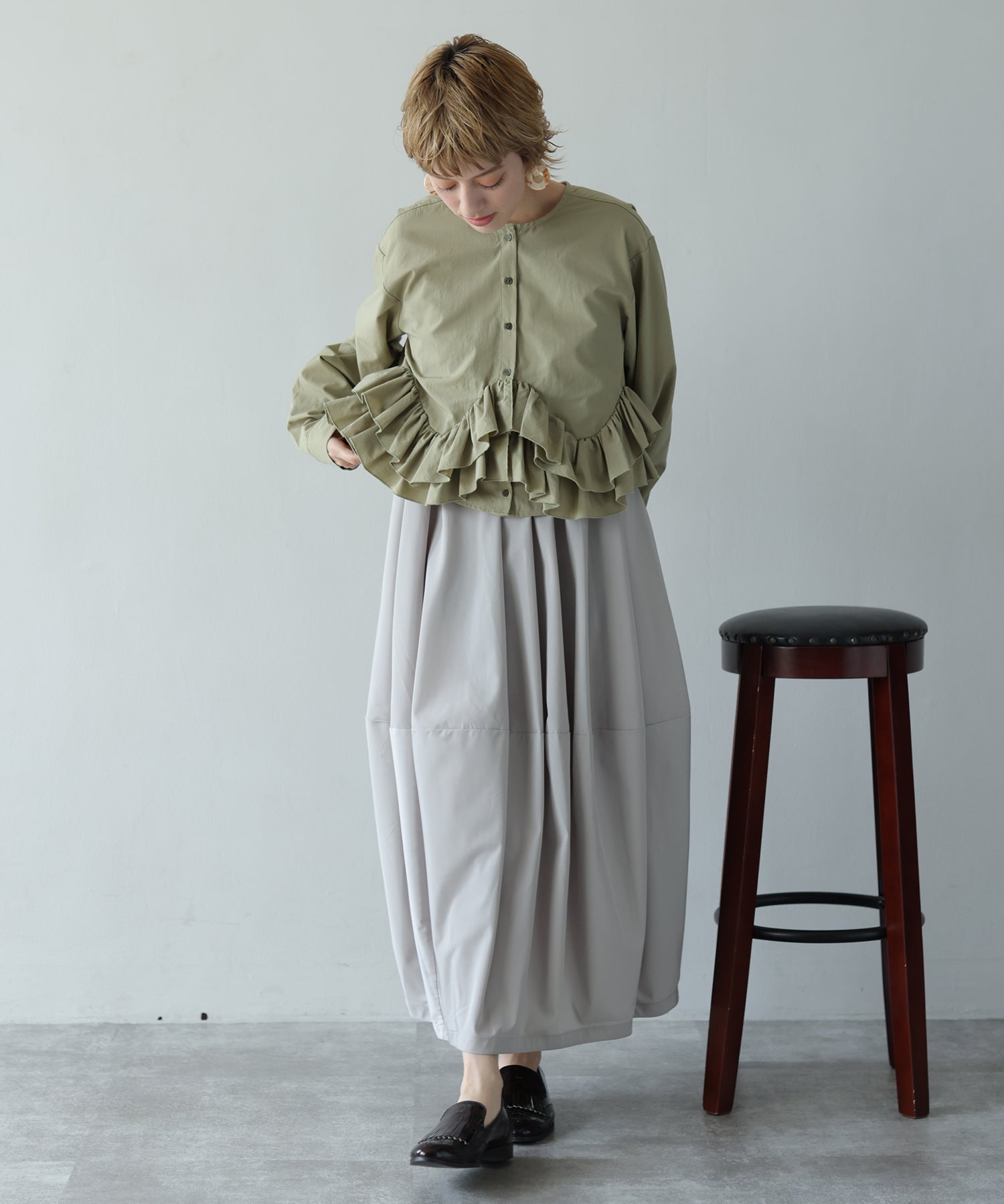 カーキ　model：H160