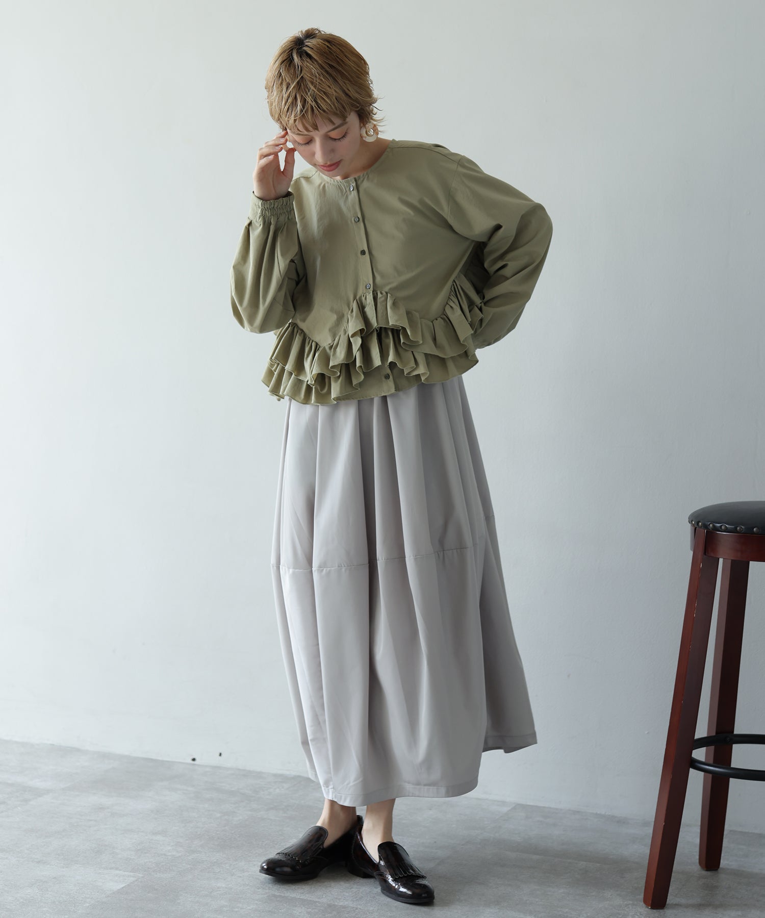 カーキ　model：H160