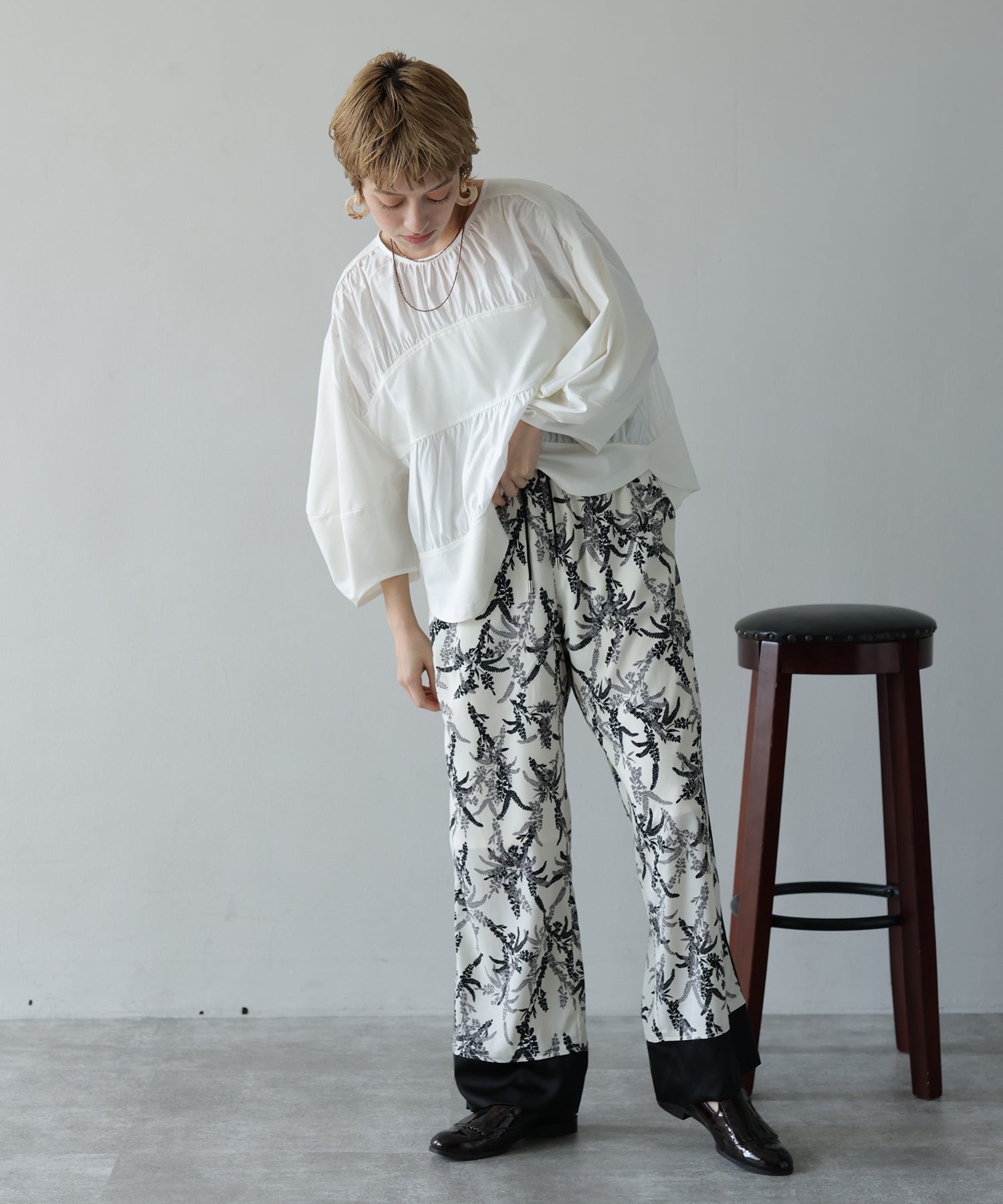 オフホワイト　model：H160