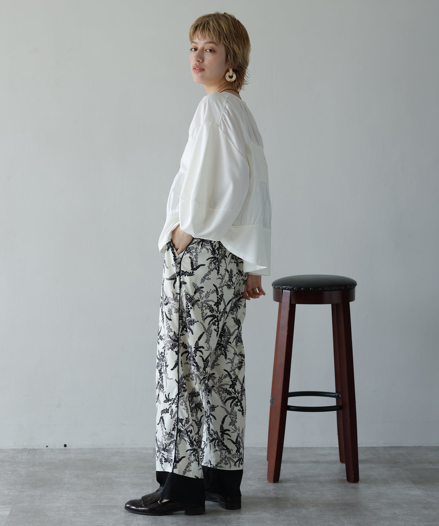 オフホワイト　model：H160