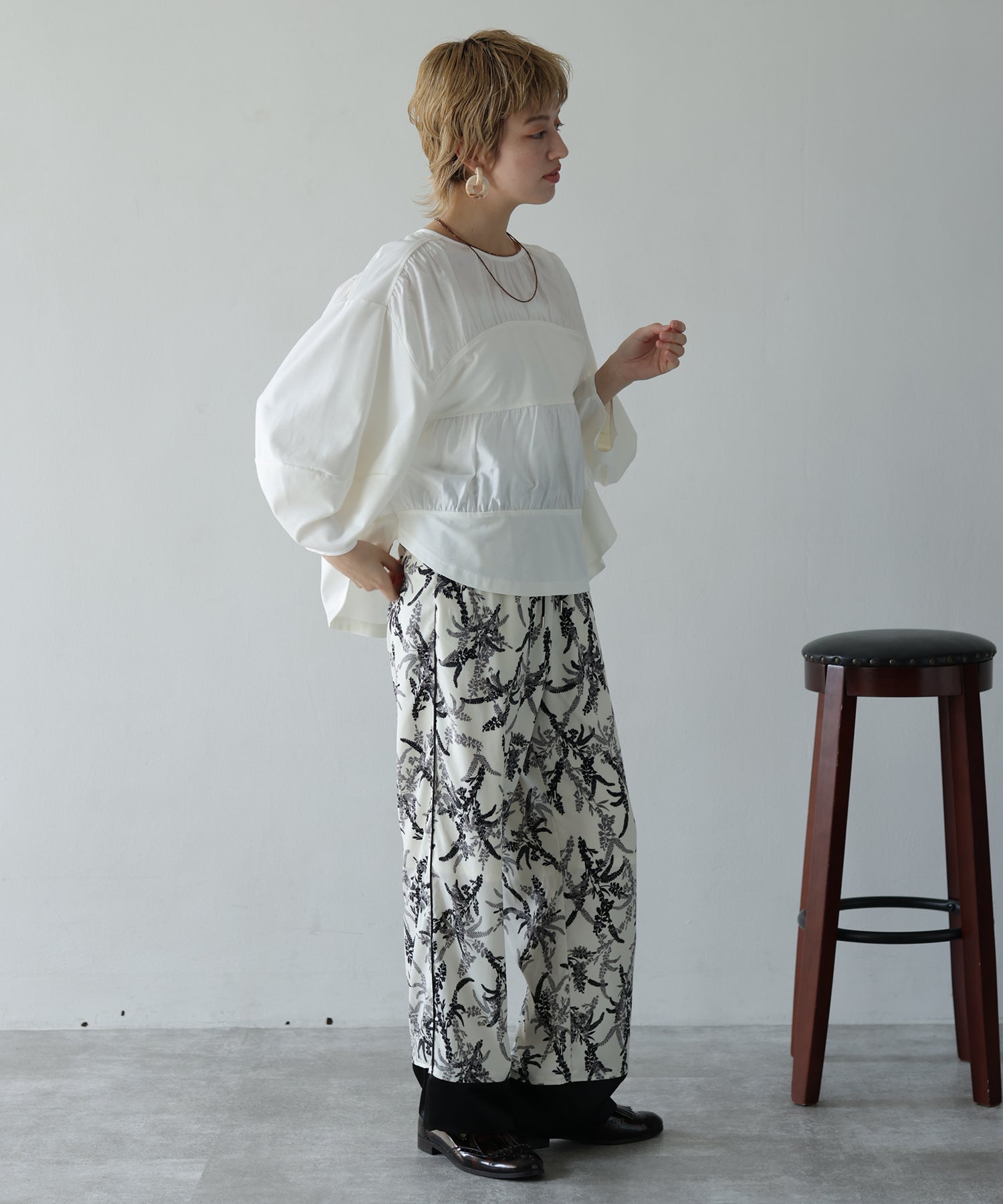 オフホワイト　model：H160