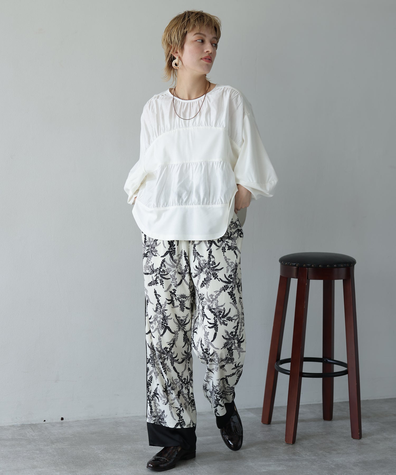 オフホワイト　model：H160