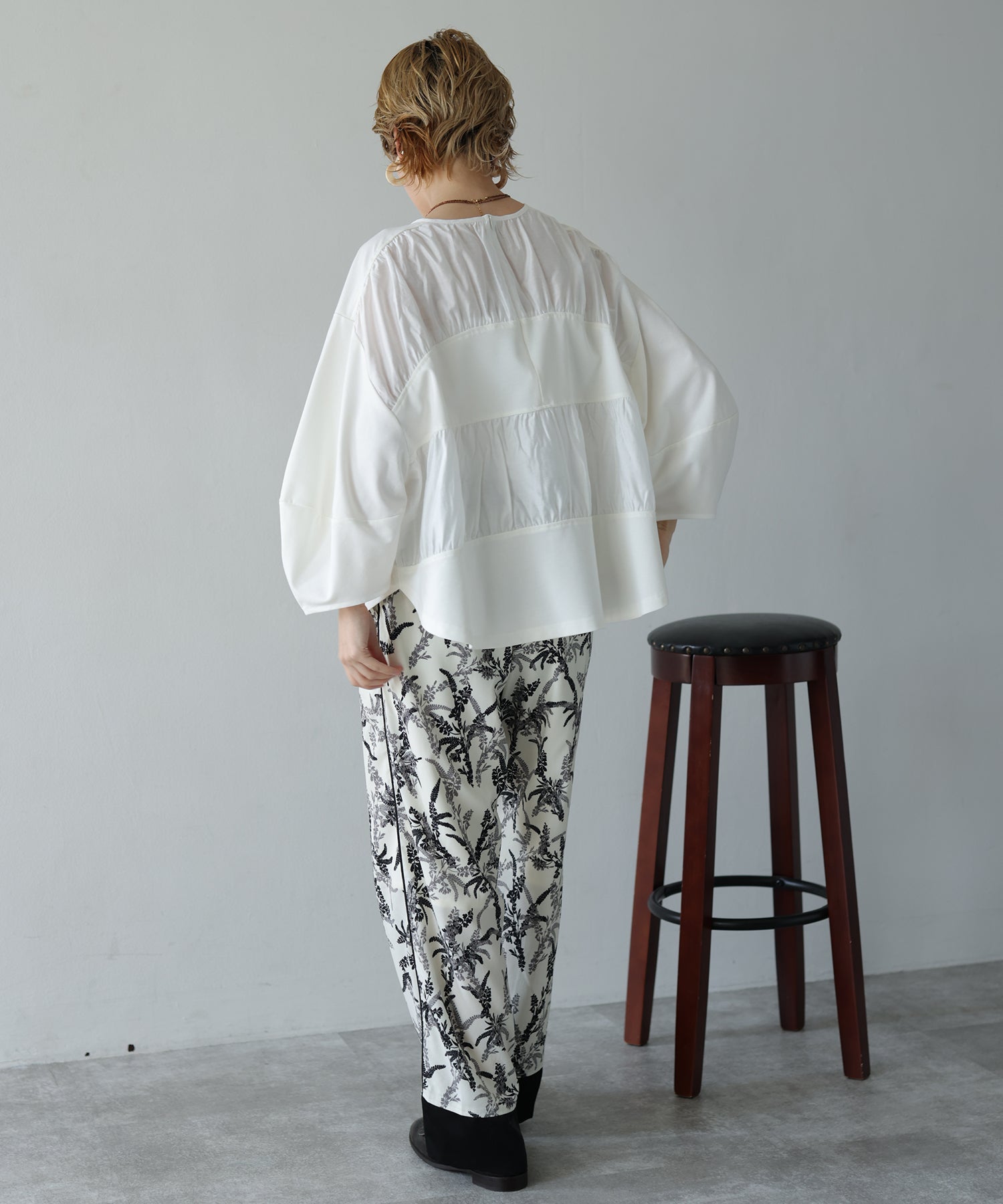 オフホワイト　model：H160