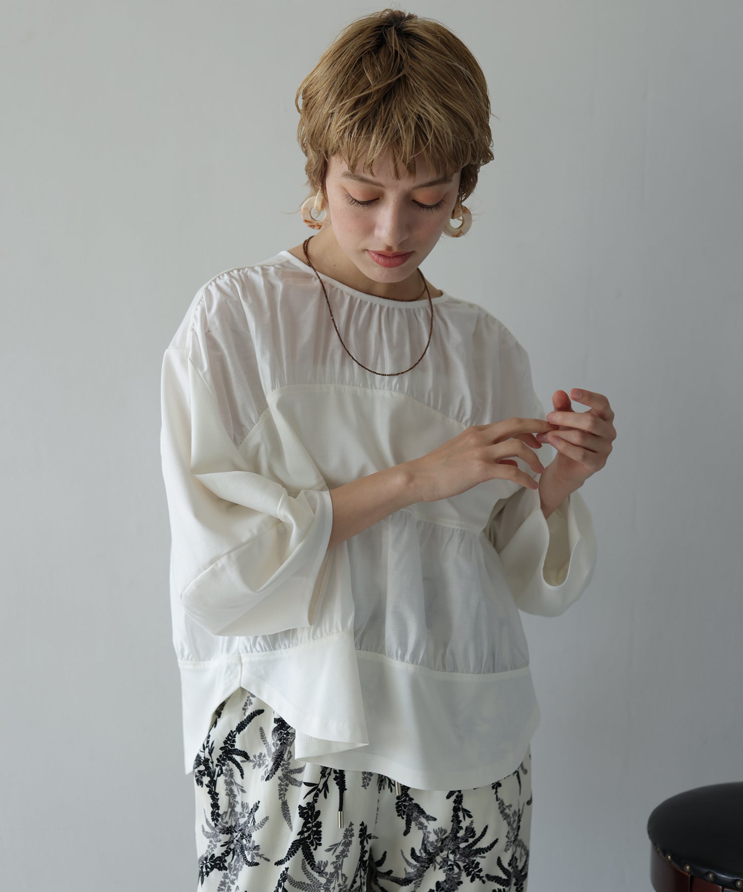 オフホワイト　model：H160