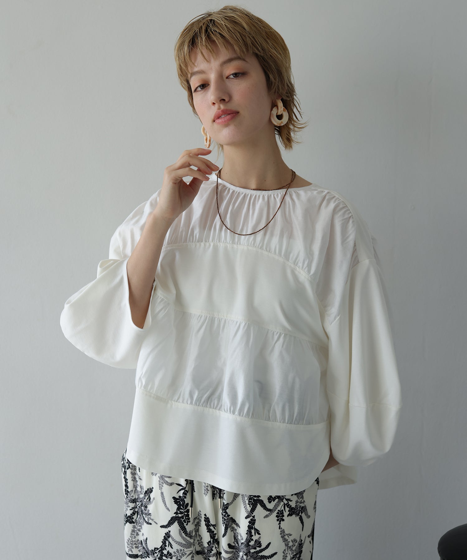 オフホワイト　model：H160