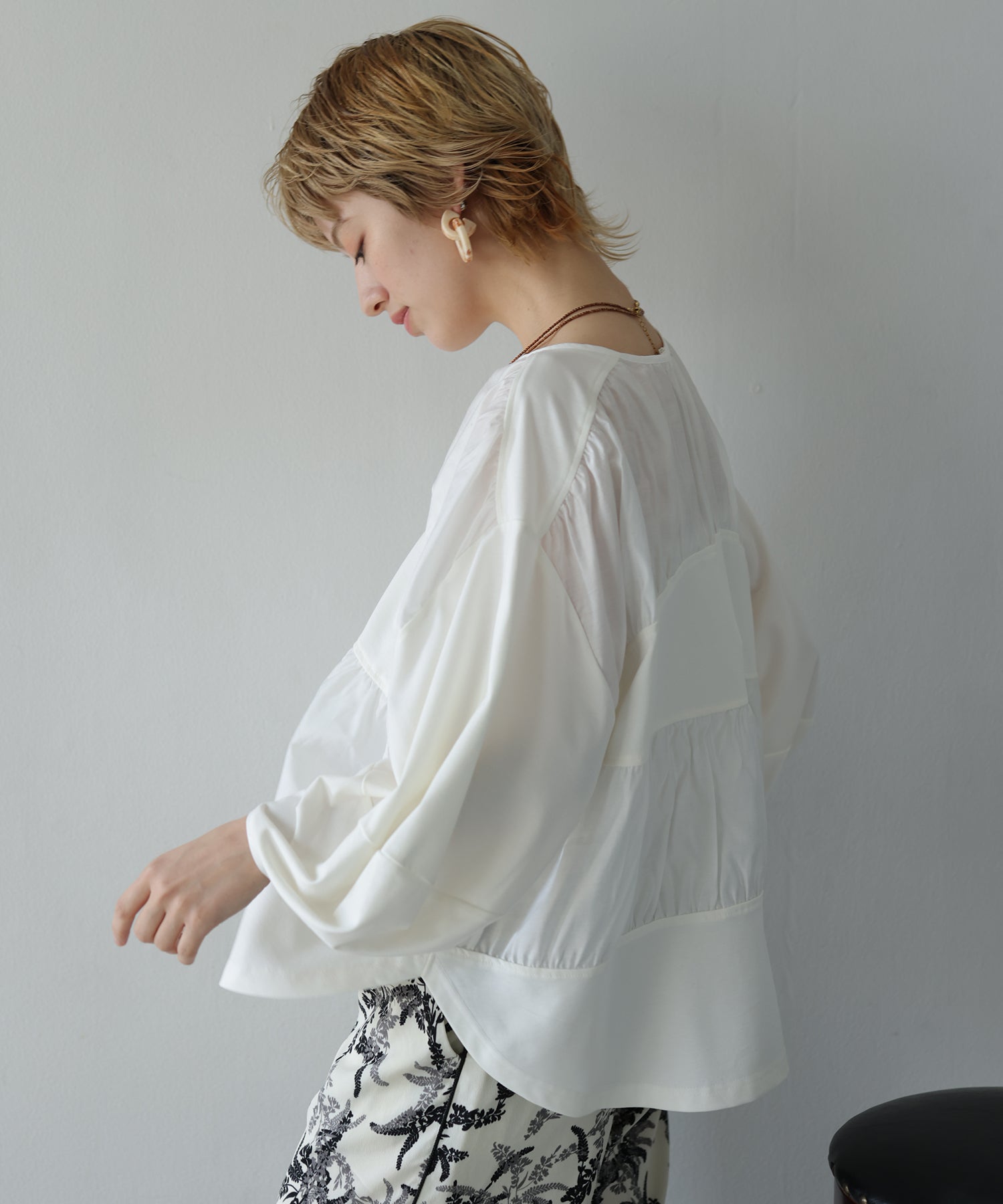 オフホワイト　model：H160