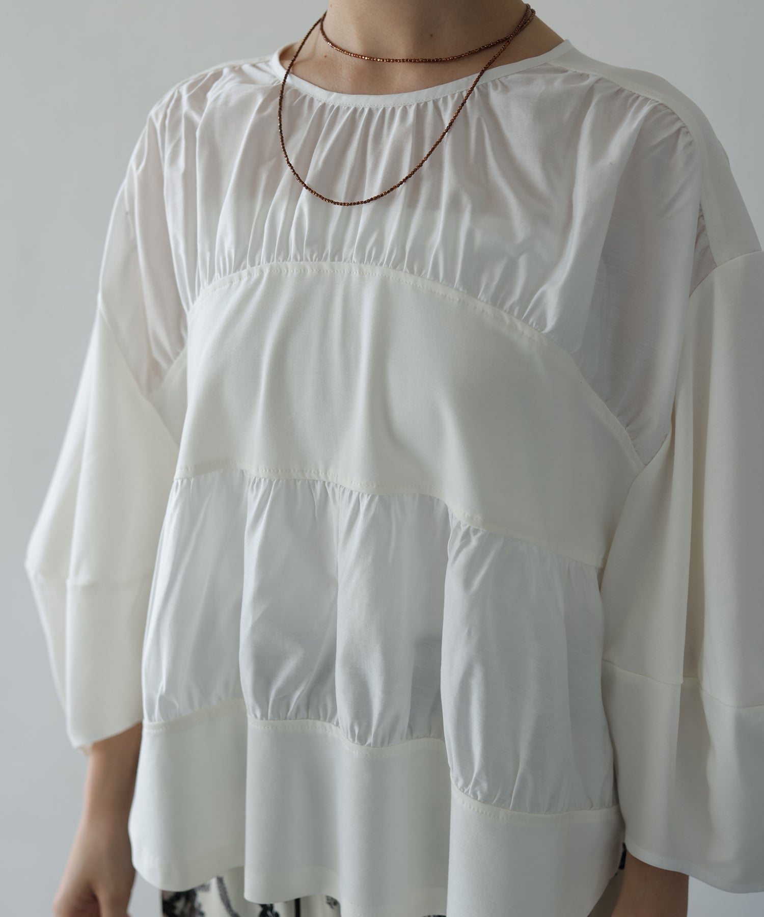 オフホワイト　model：H160