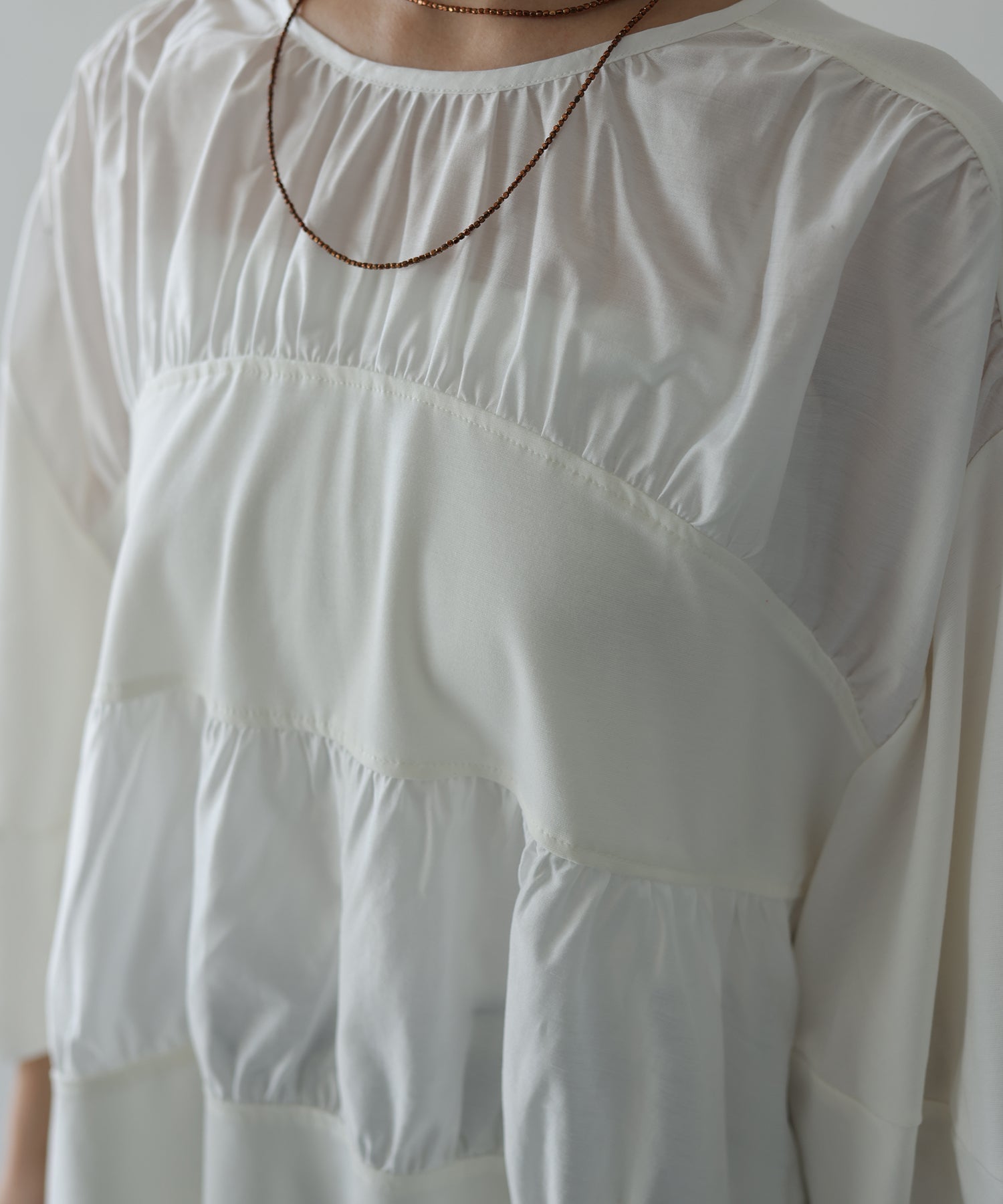 オフホワイト　model：H160